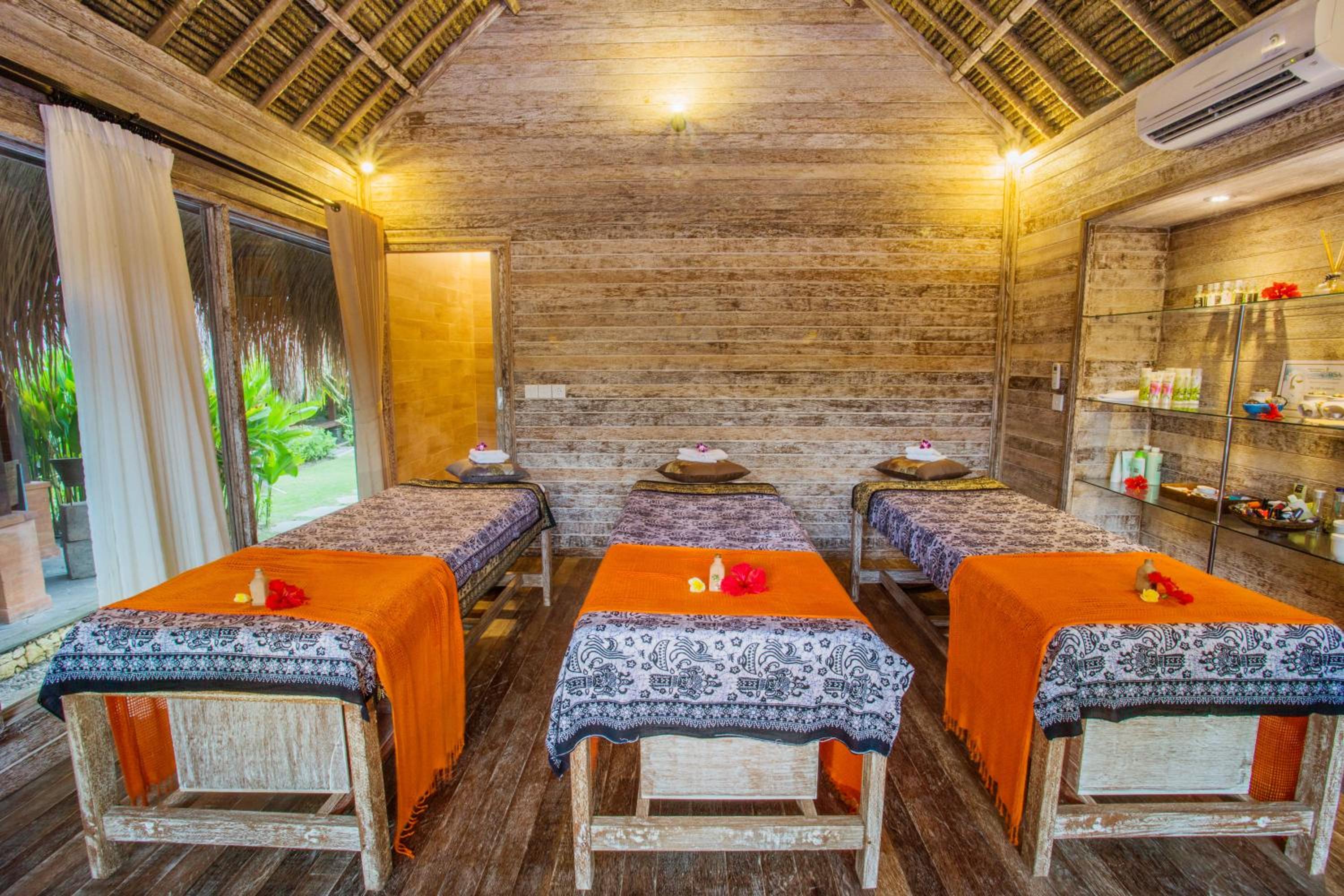 TS Hut Lembongan