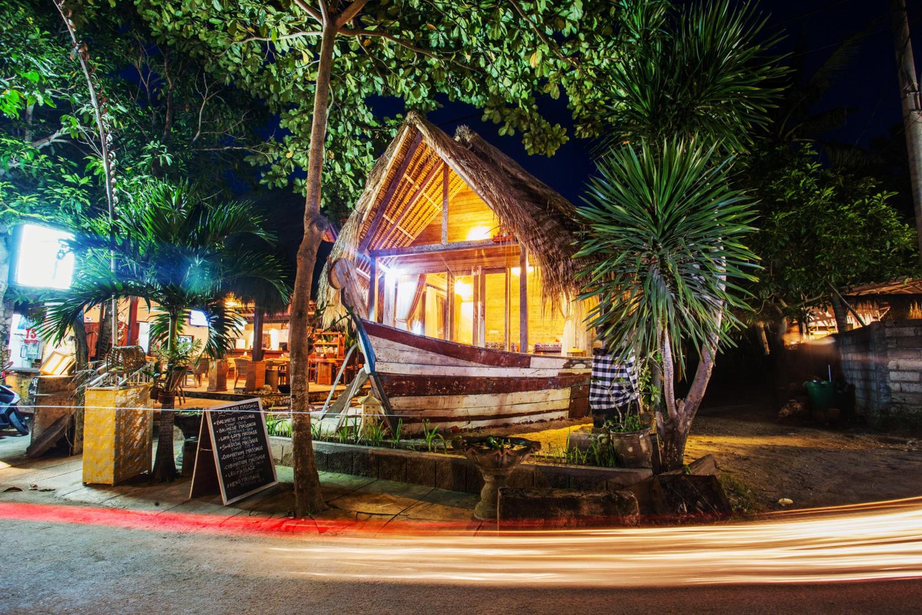 TS Hut Lembongan