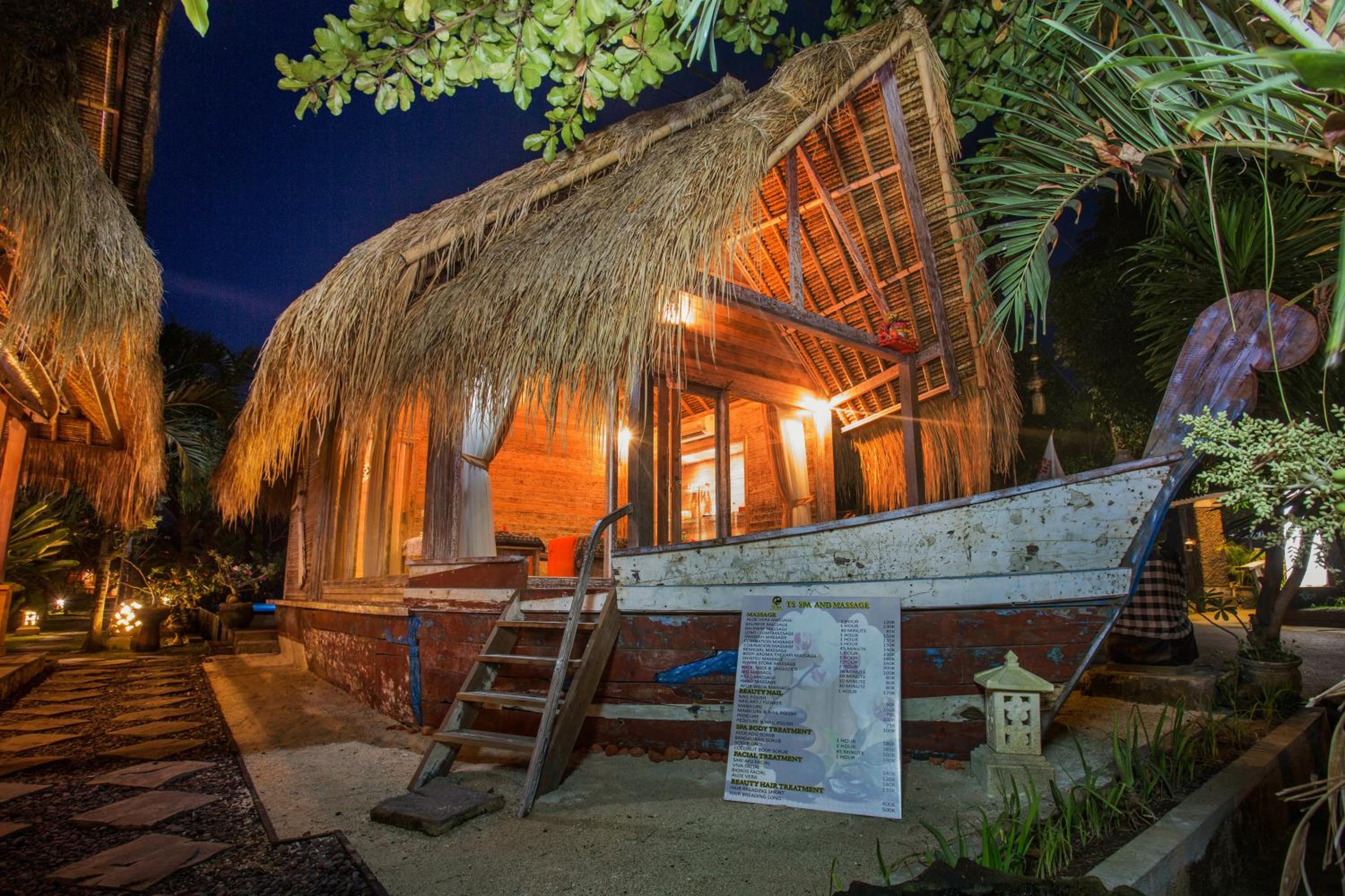 TS Hut Lembongan