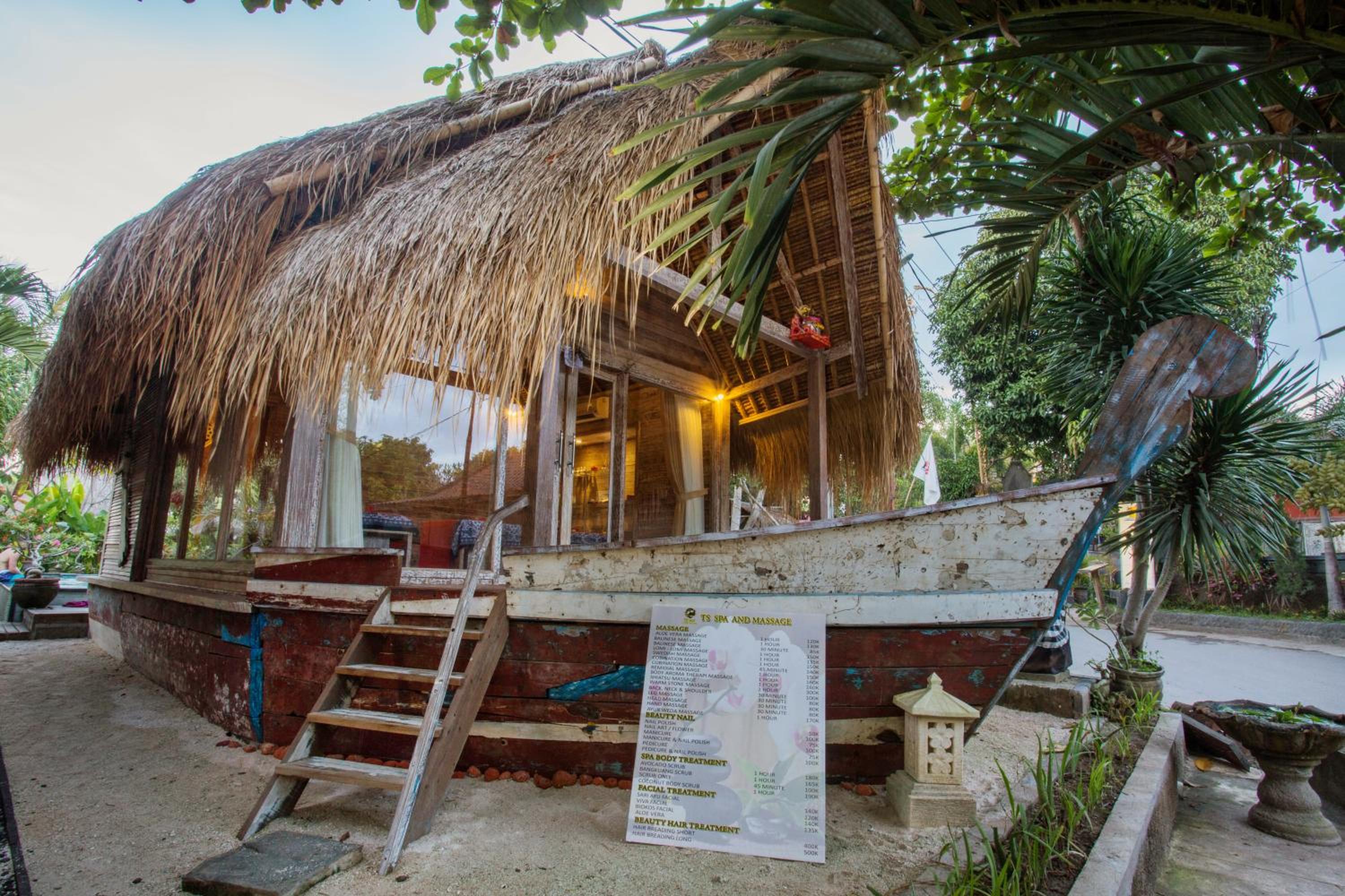 TS Hut Lembongan