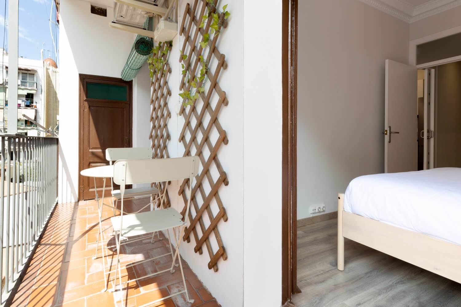 22PAR1006 Newly refurbished 2bed apartment in Paral
