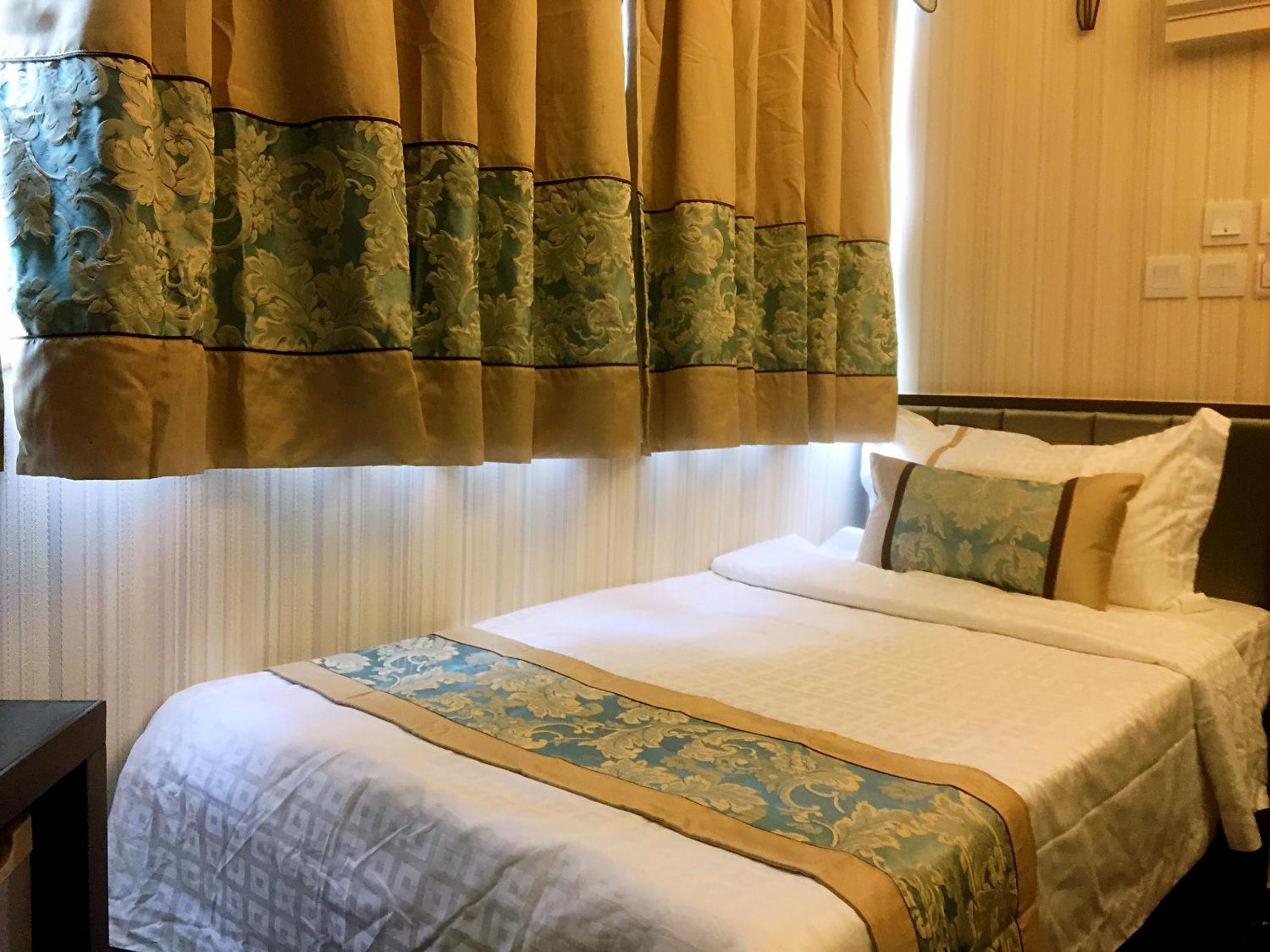 Seasons Hotel