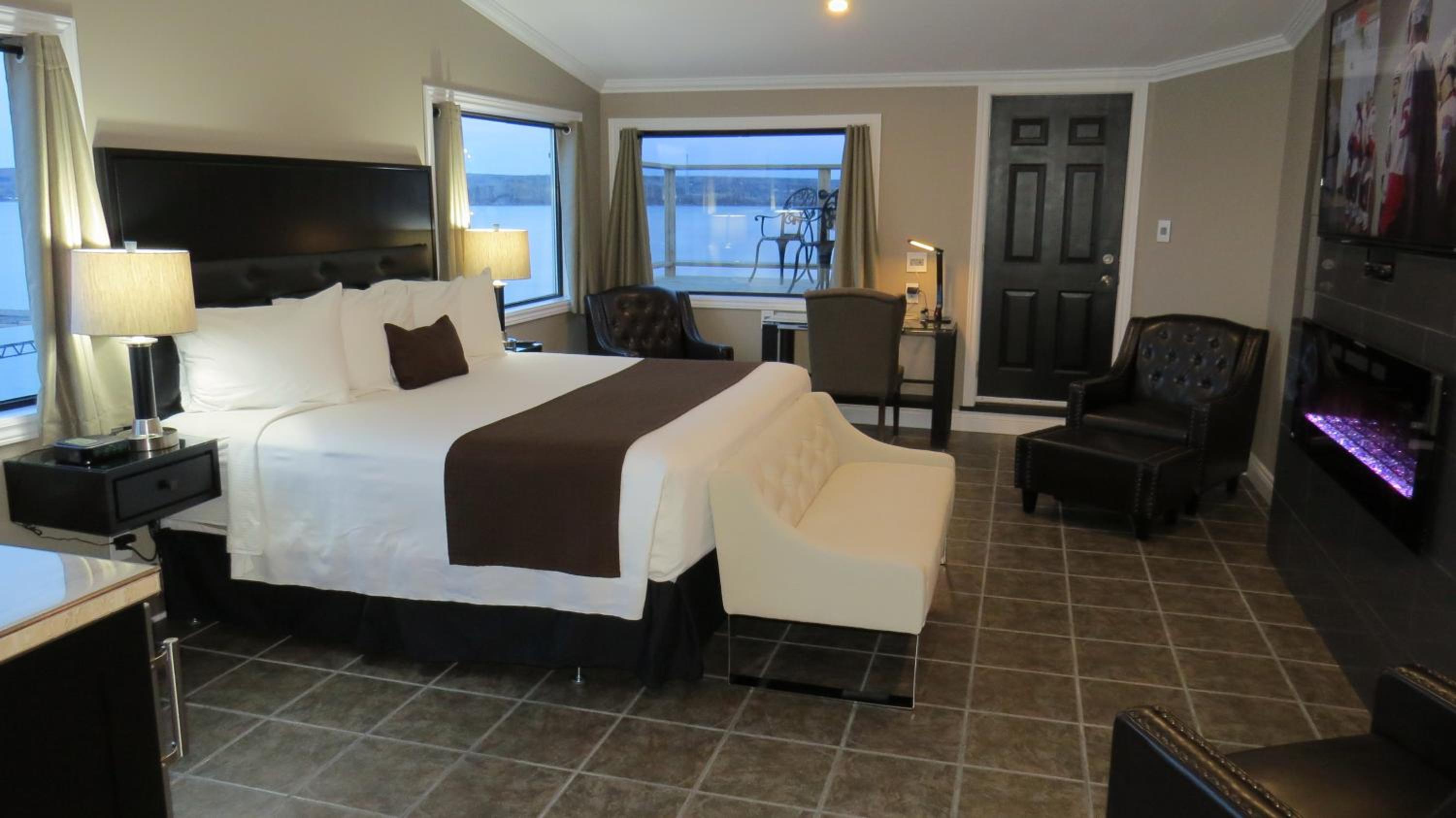 Dockside Suites