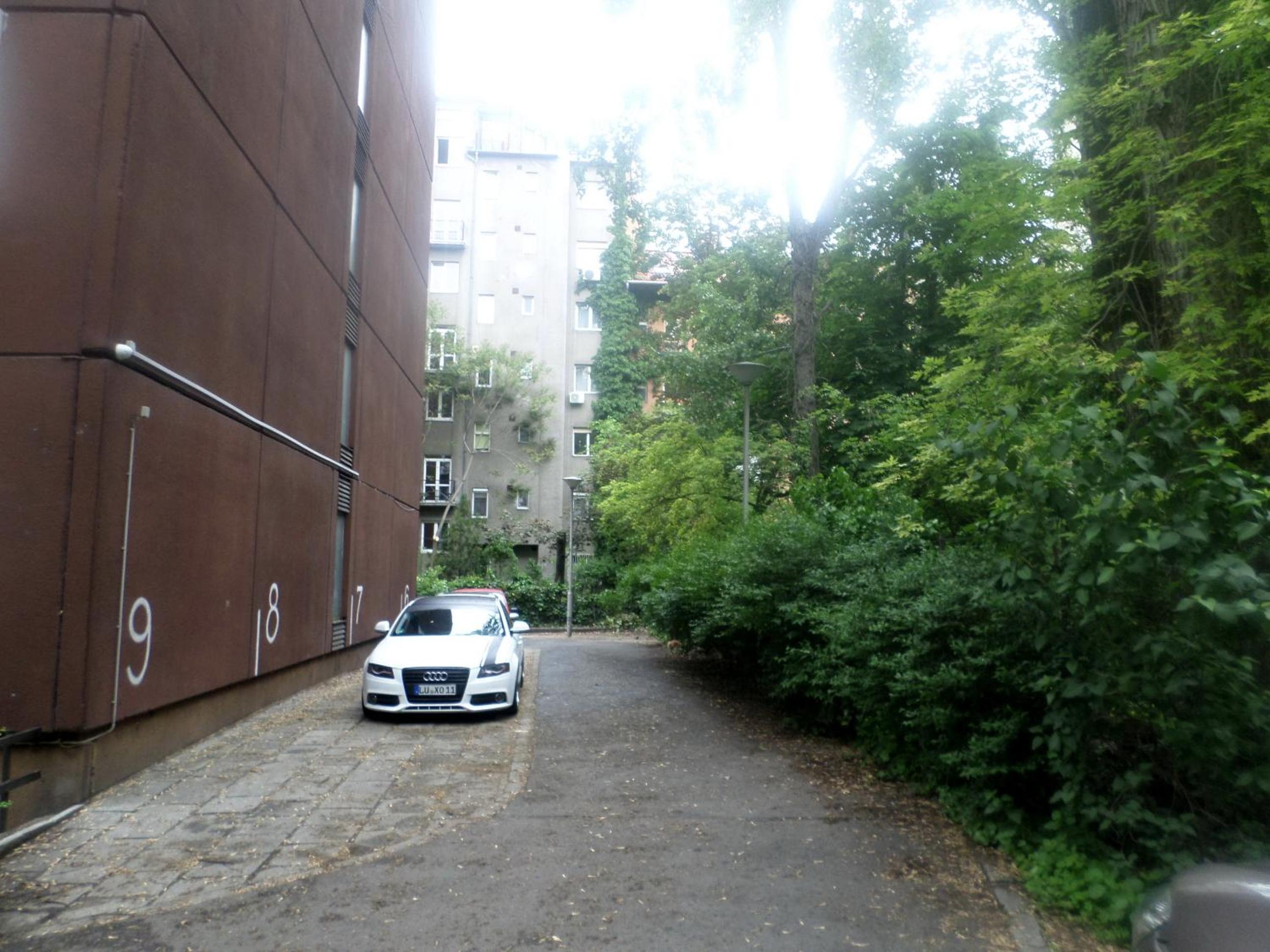 Apartments Leslie