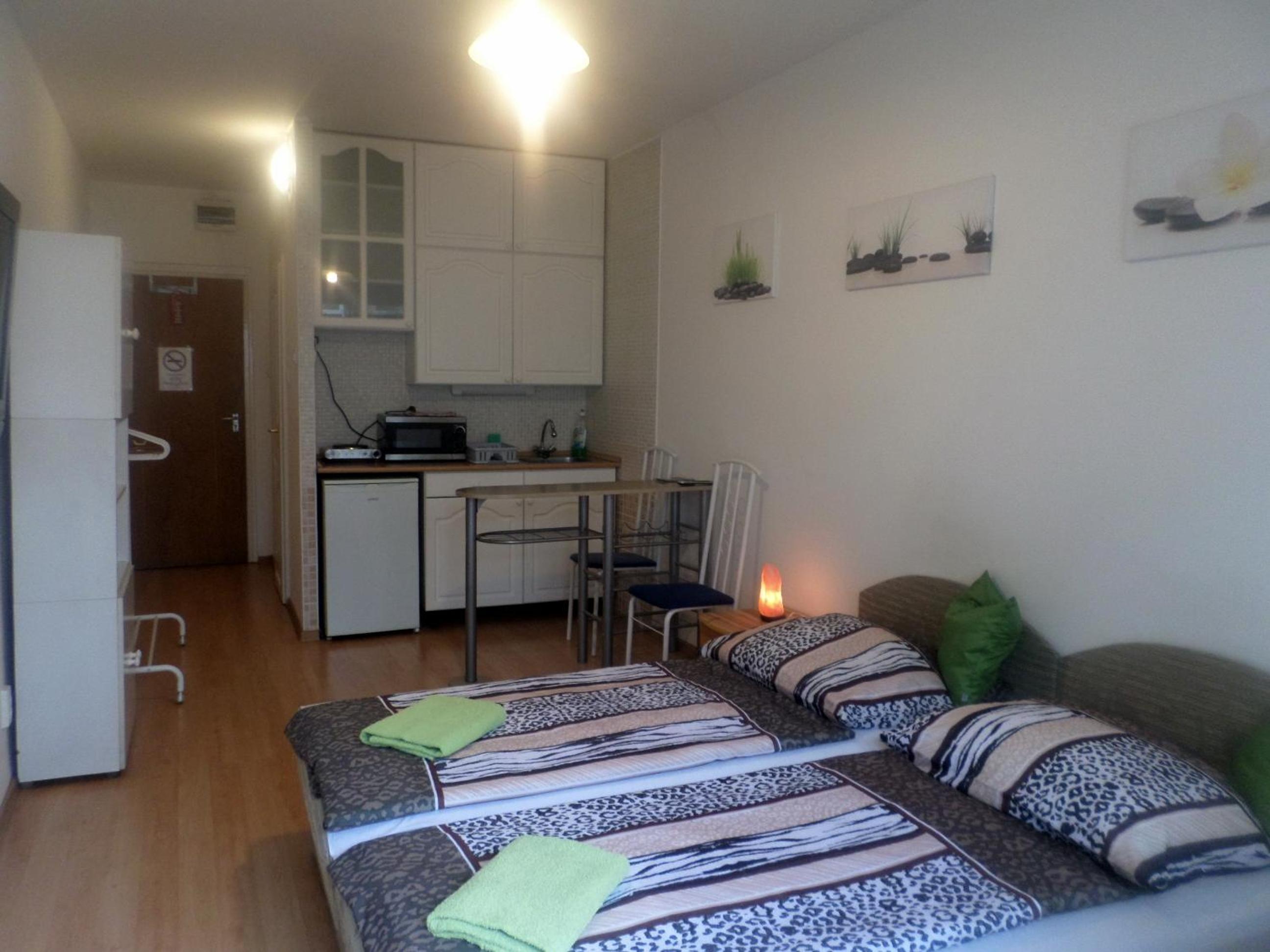 Apartments Leslie