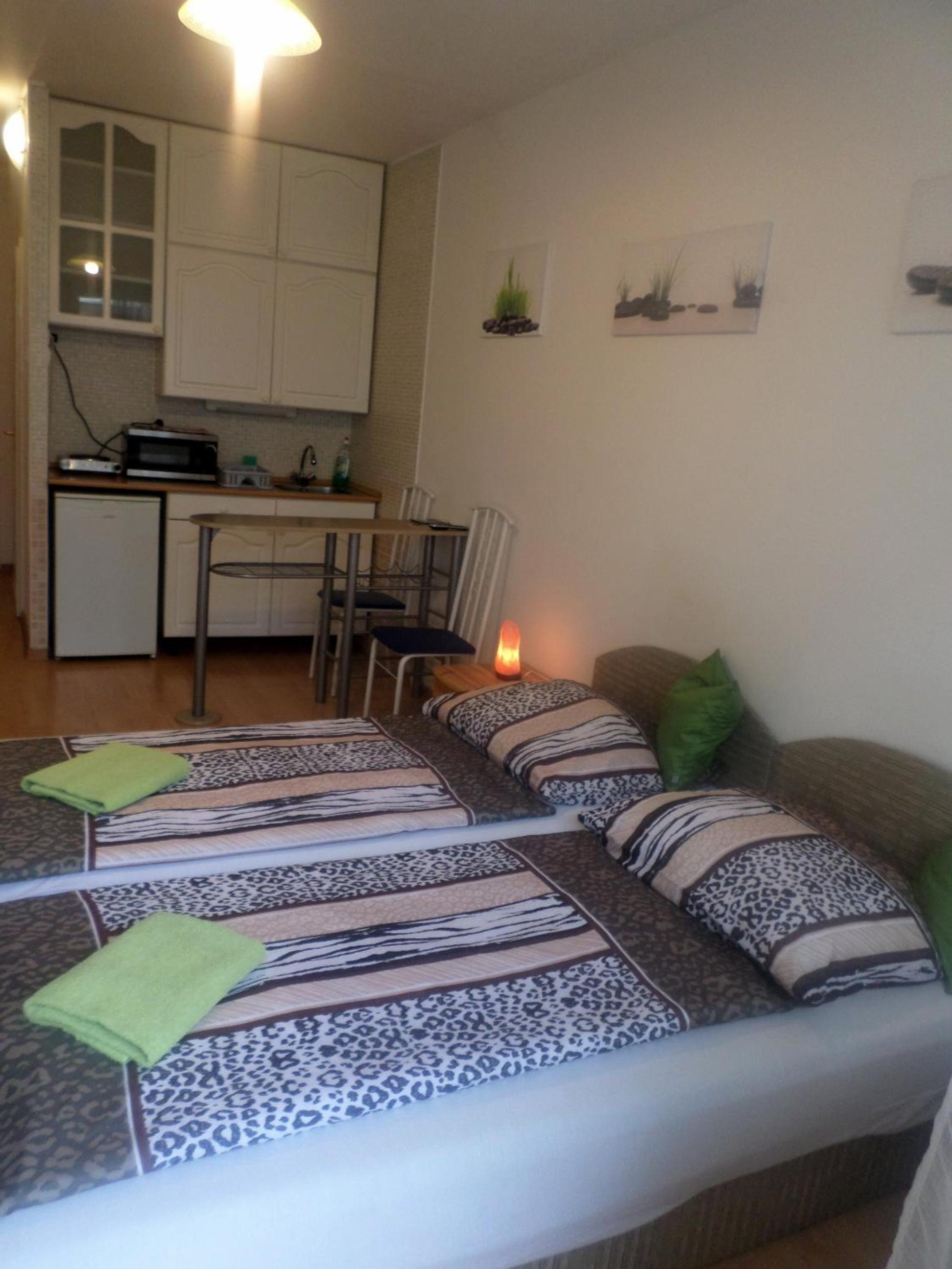 Apartments Leslie