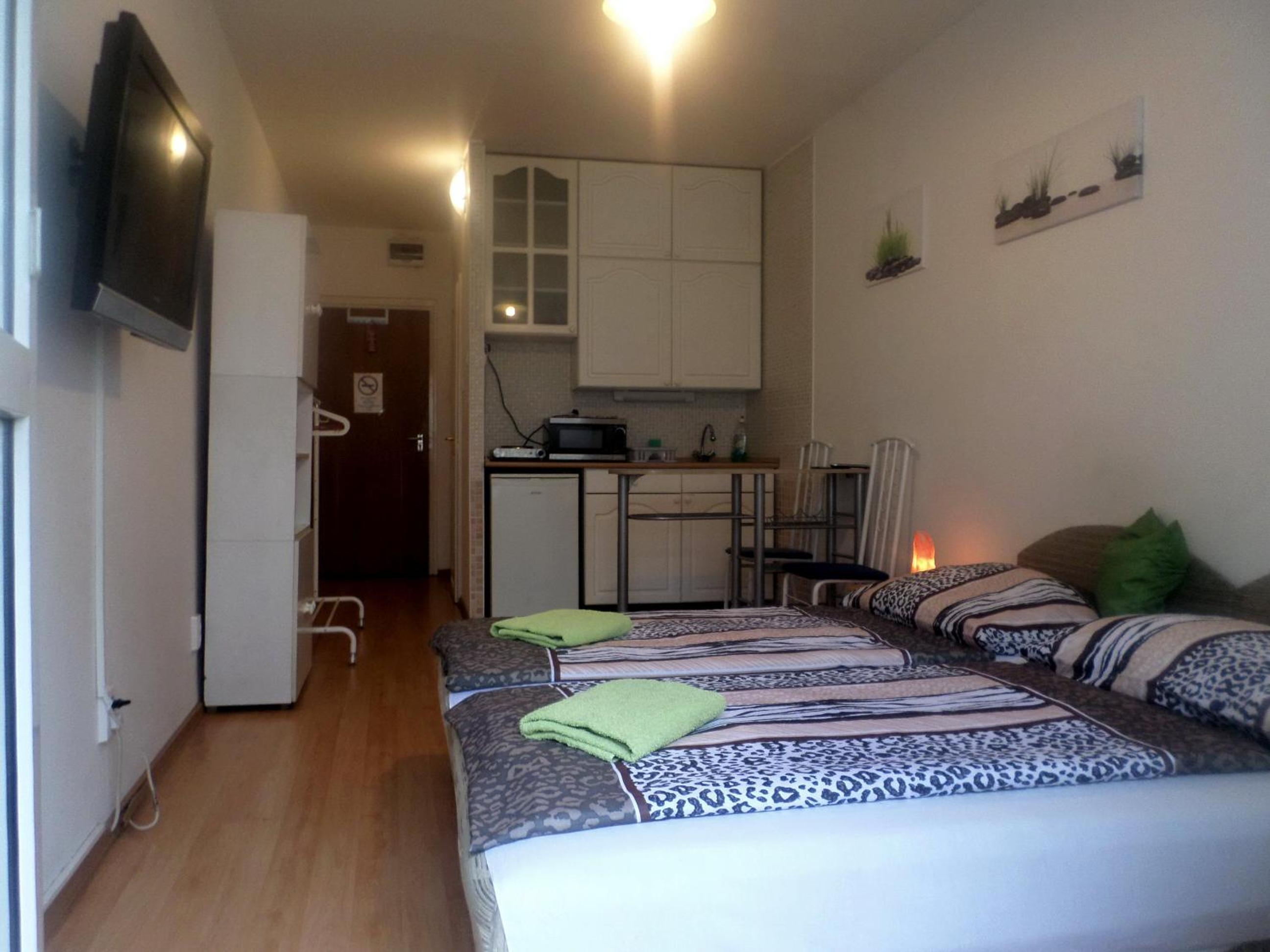 Apartments Leslie