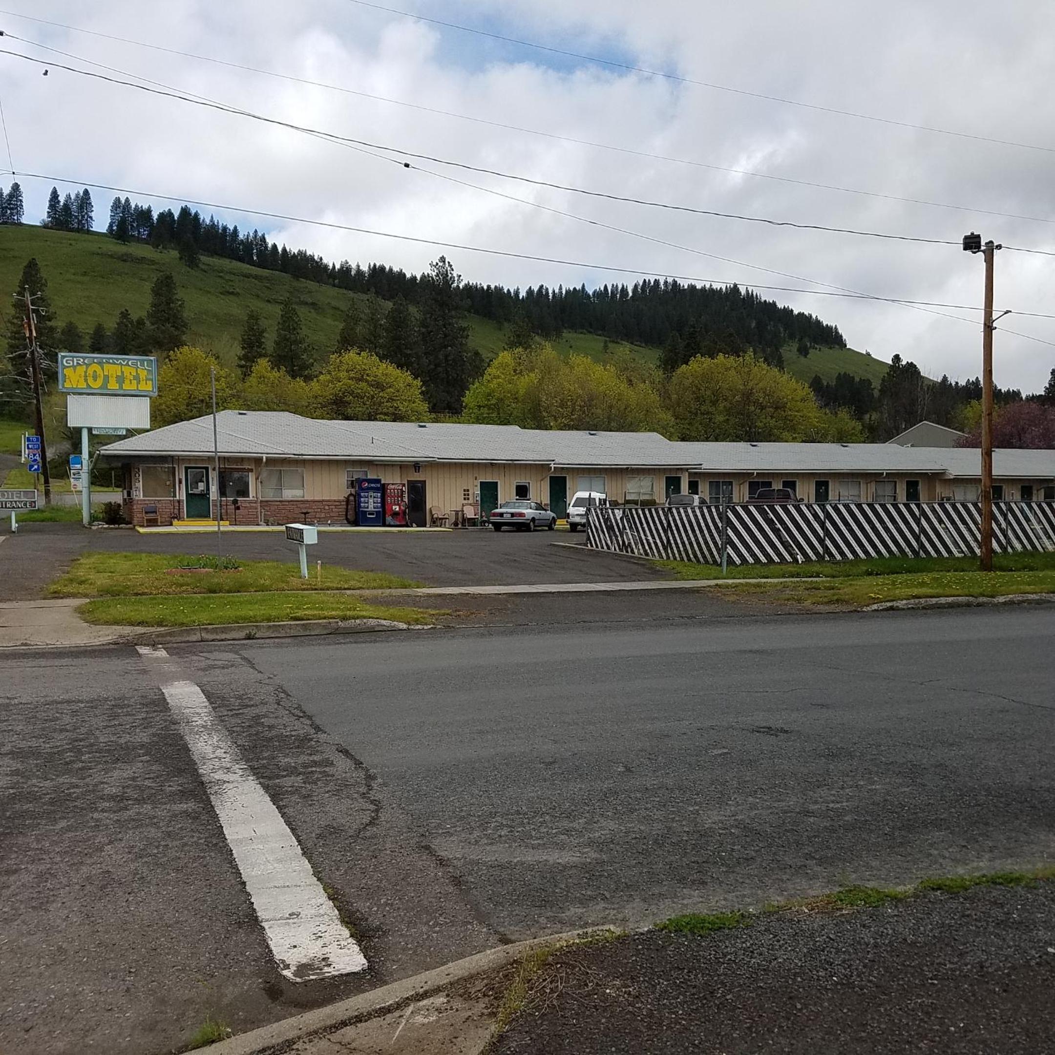 La Grande Vacations - Greenwell Motel - Property Image 1