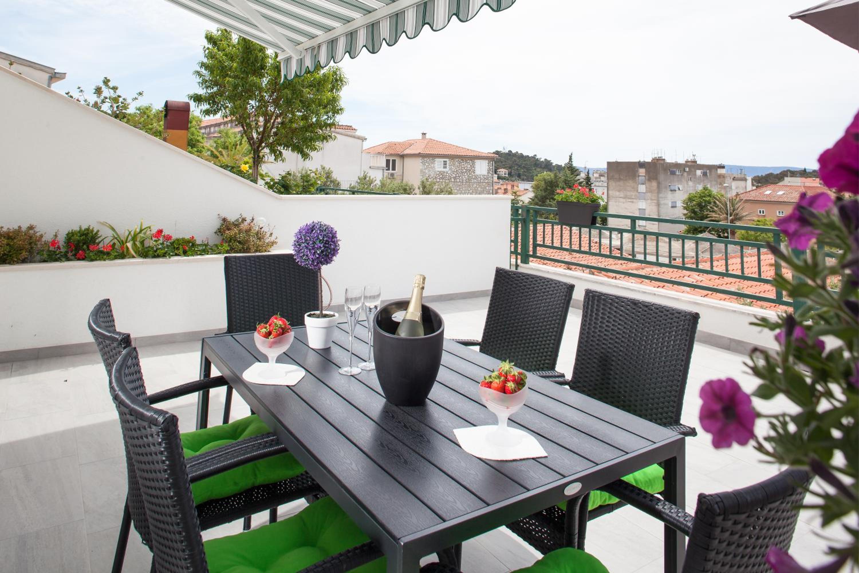 Modern Apartman Pjero view 2