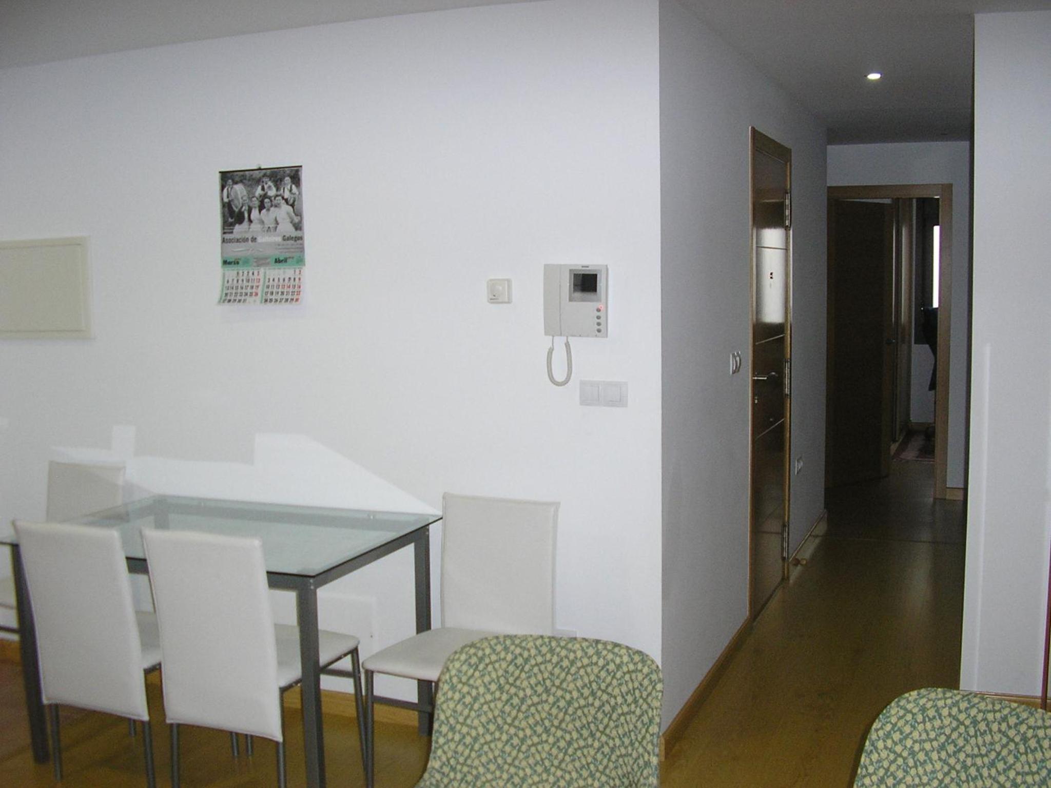 Apartamento con balcón view 5