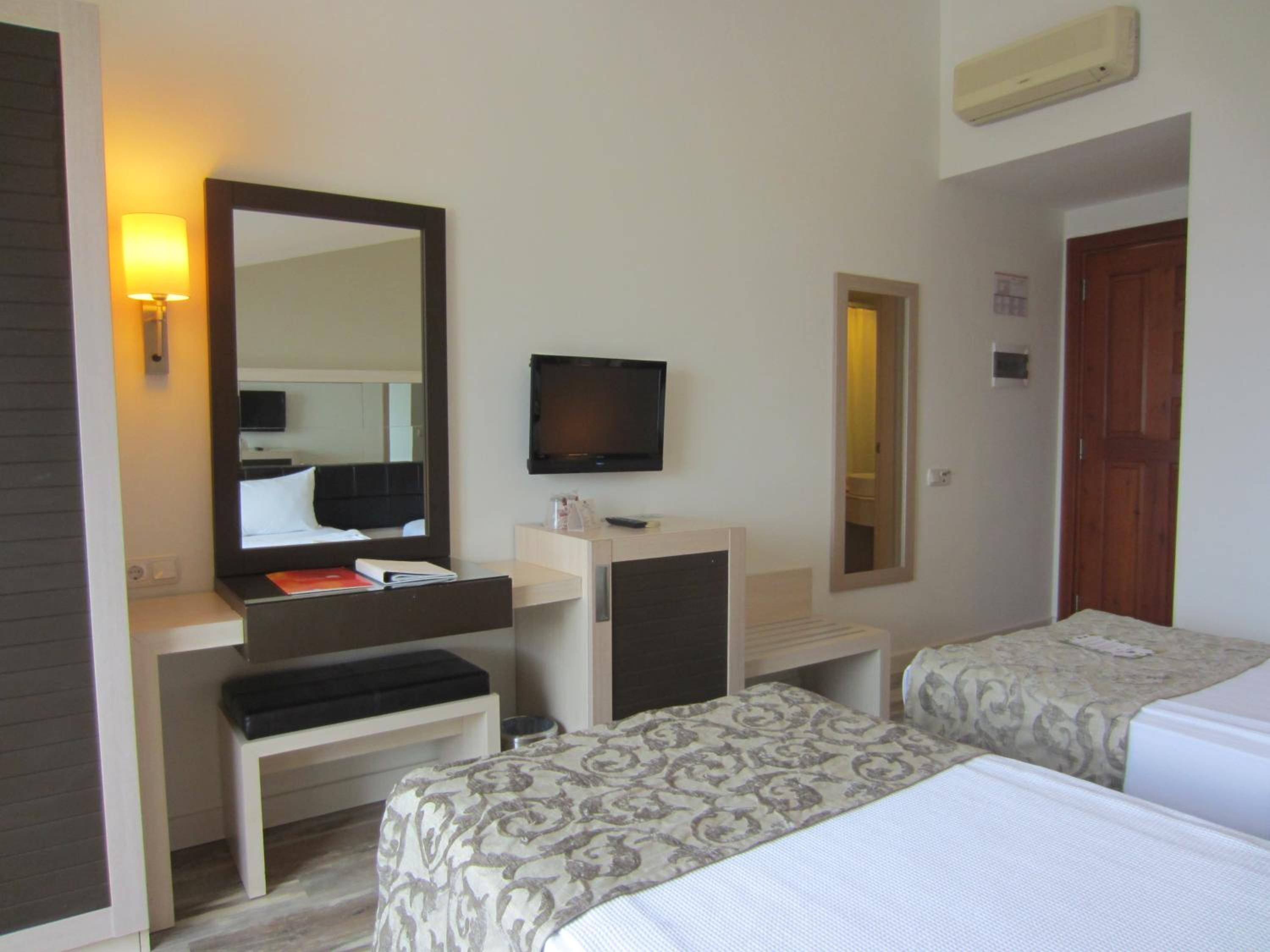 Golden Lotus Hotel - Image 25