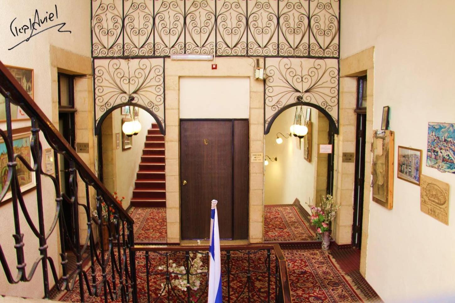 Ron Hotel