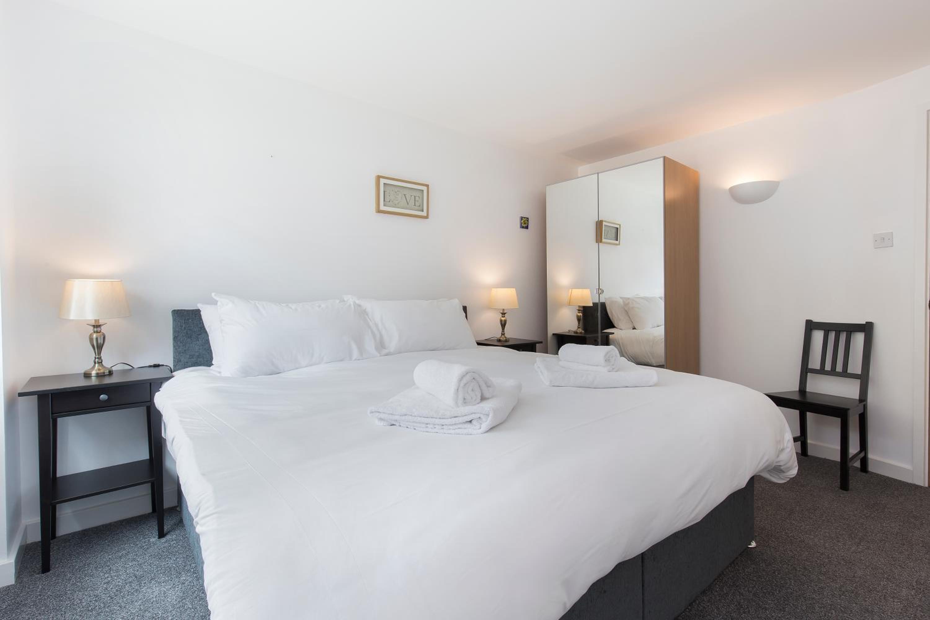 Raleigh Square - 2BR Ground-Floor Apartment in Nottingham