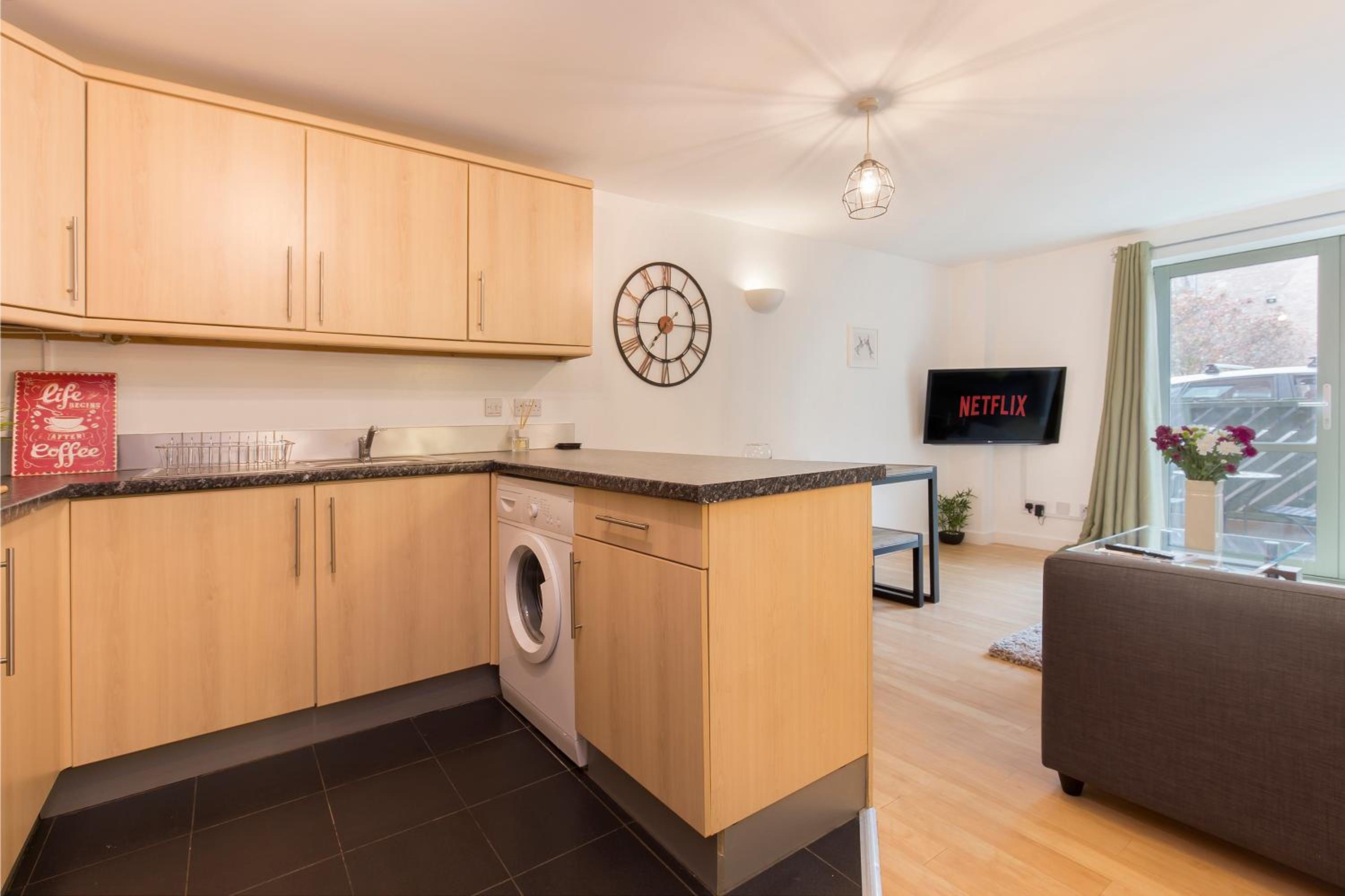 Raleigh Square - 2BR Ground-Floor Apartment in Nottingham