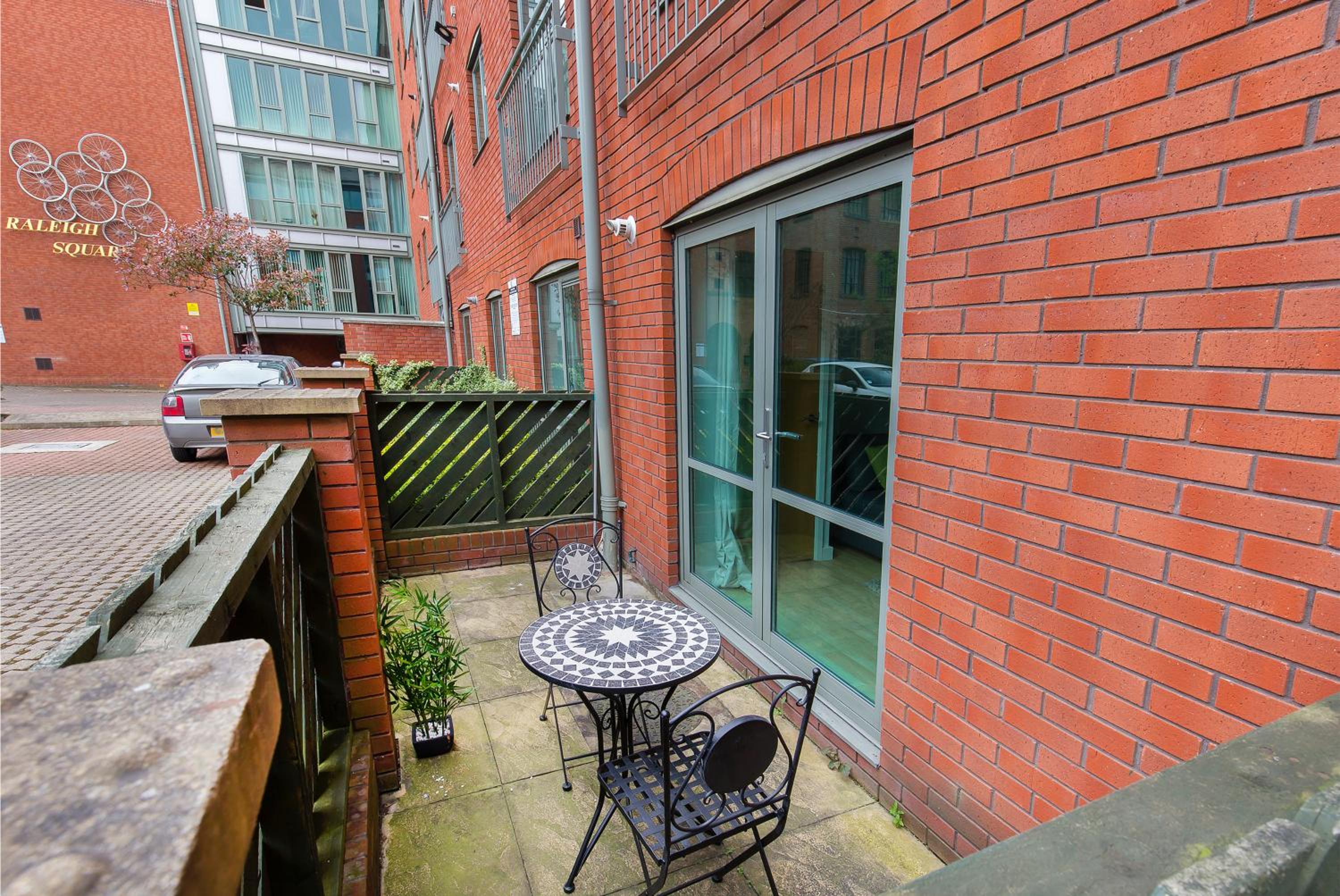 Raleigh Square - 2BR Ground-Floor Apartment in Nottingham