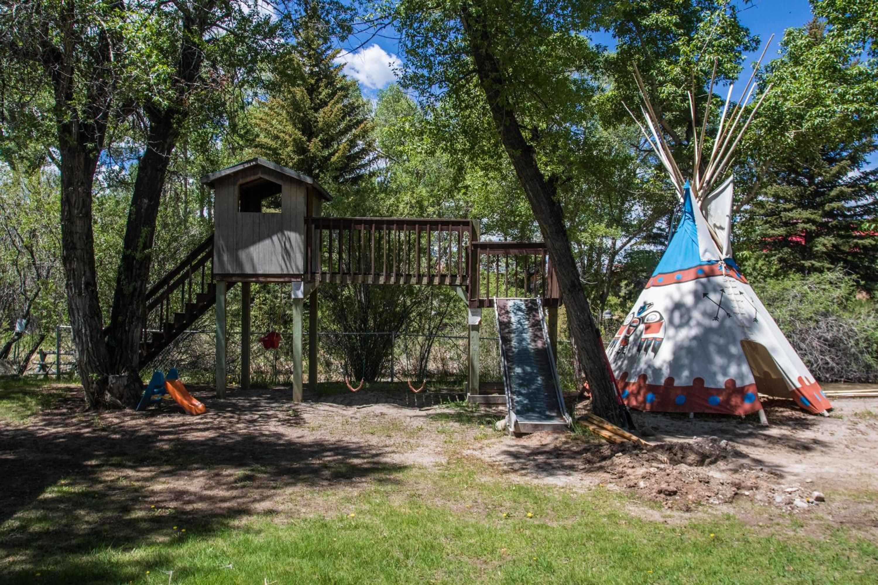 Stagecoach Inn & Suites