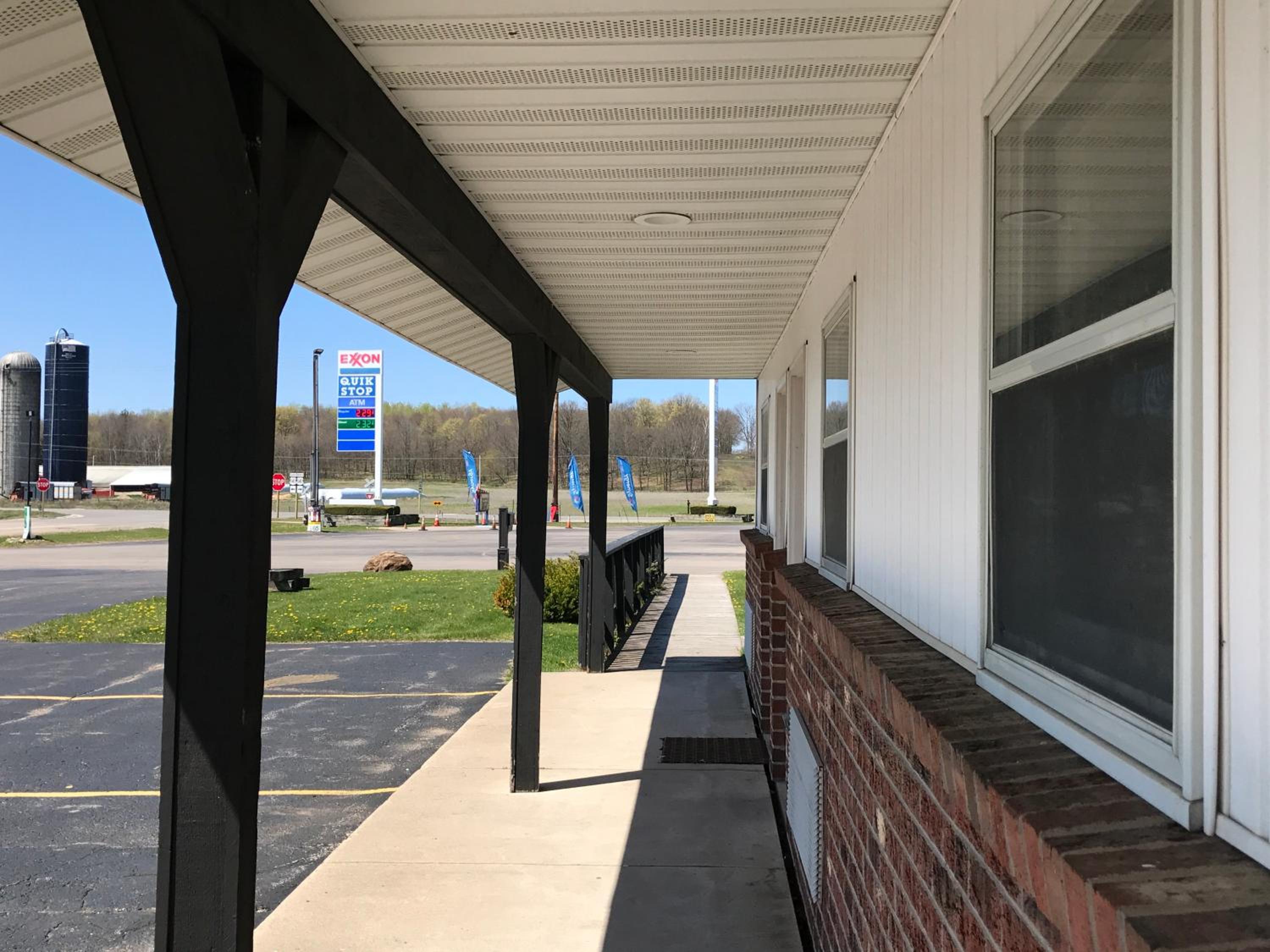 Exxon Quik Stop & Motel