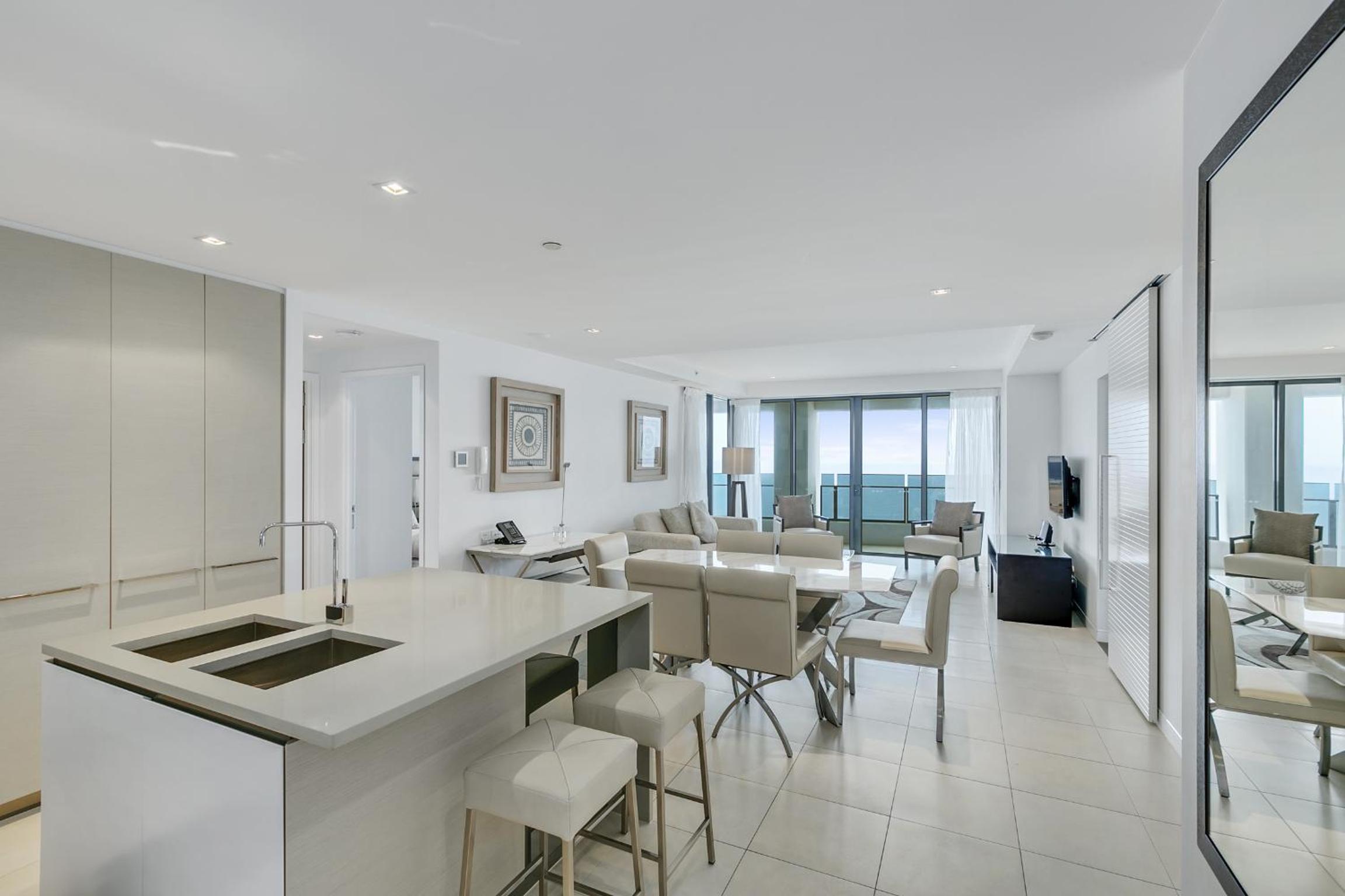 Soul Beachfront Apartments - HR Surfers Paradise