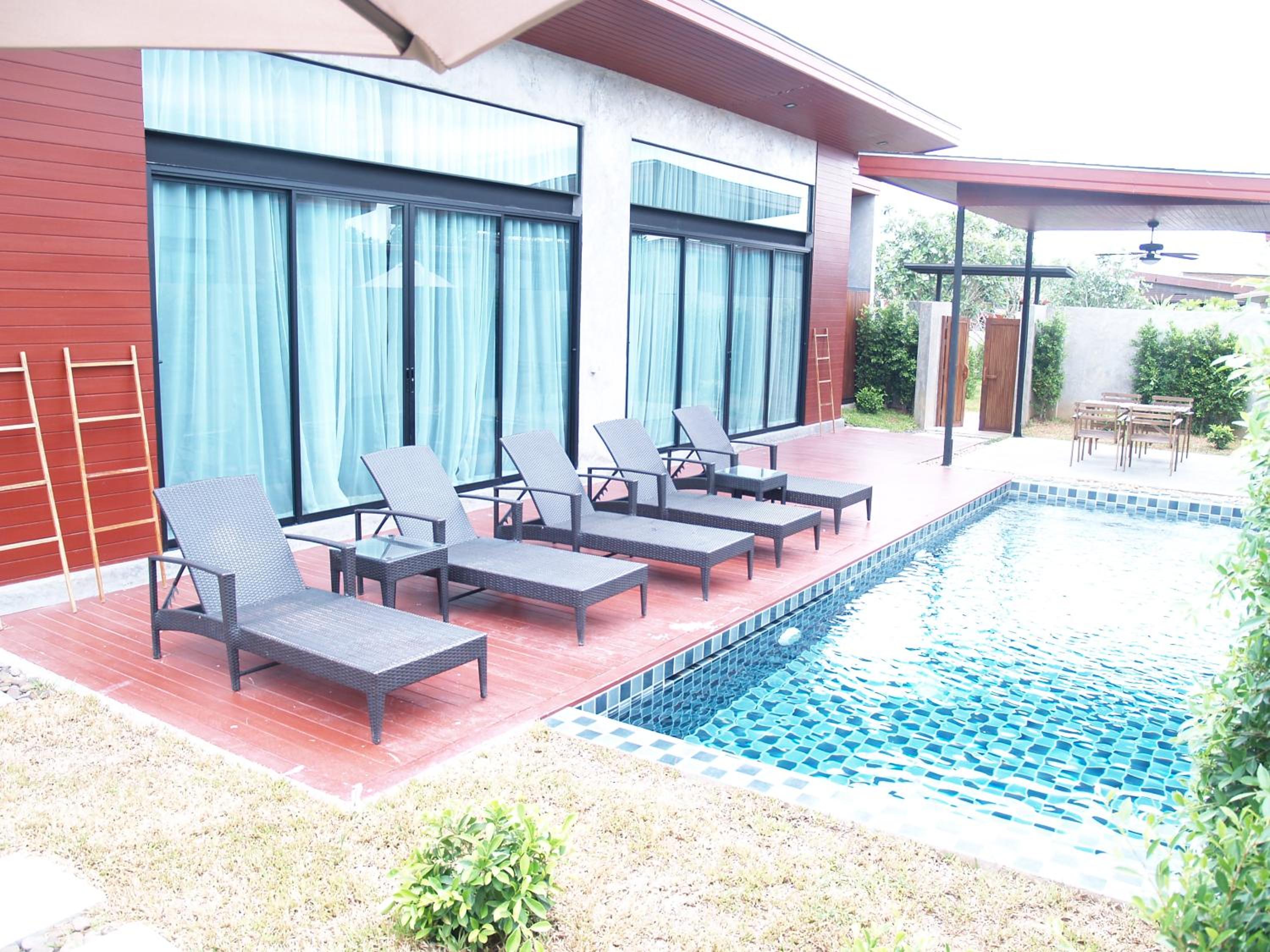 Sunday Sea Two Pool Villa Pattaya