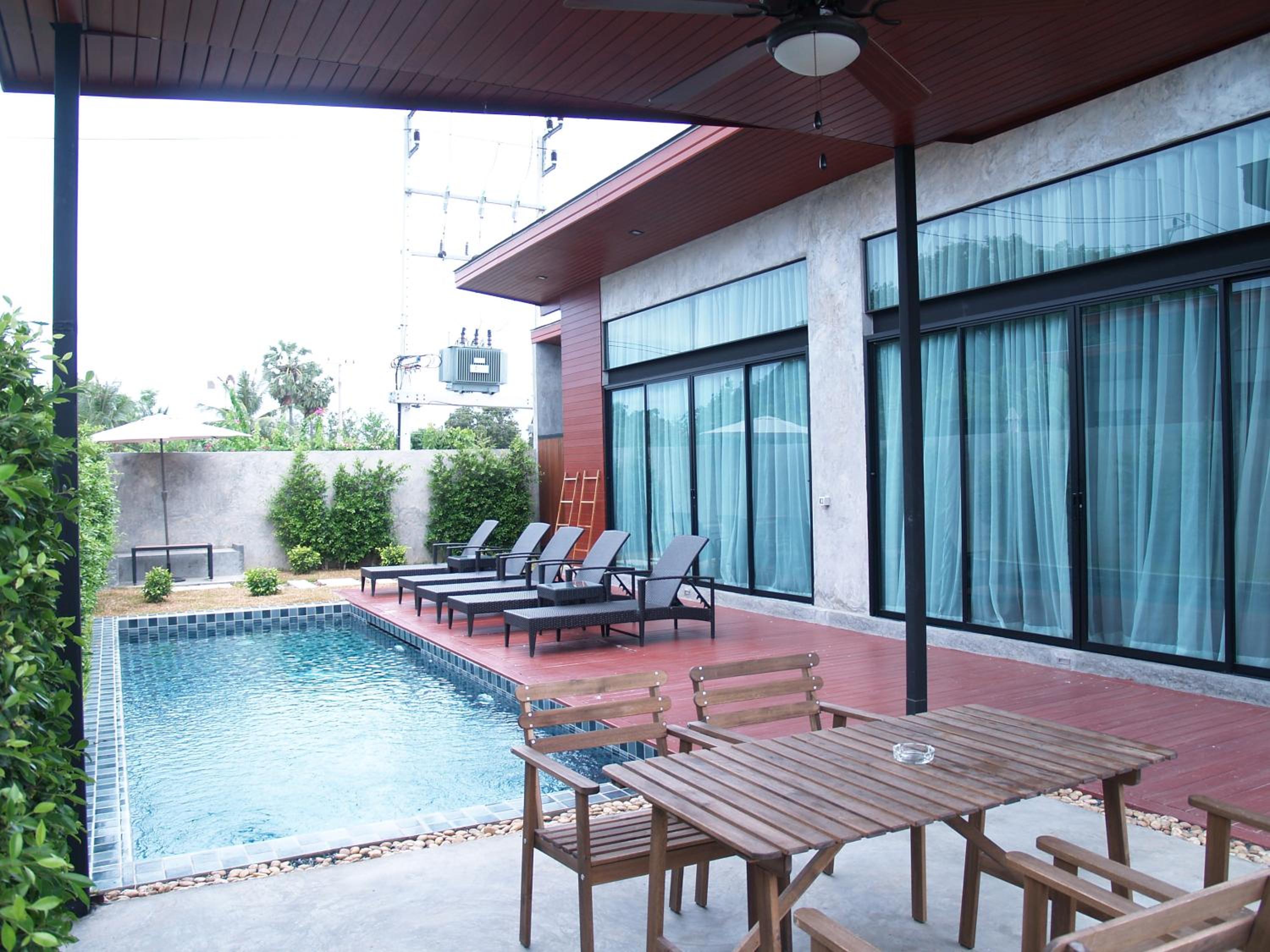 Sunday Sea Two Pool Villa Pattaya