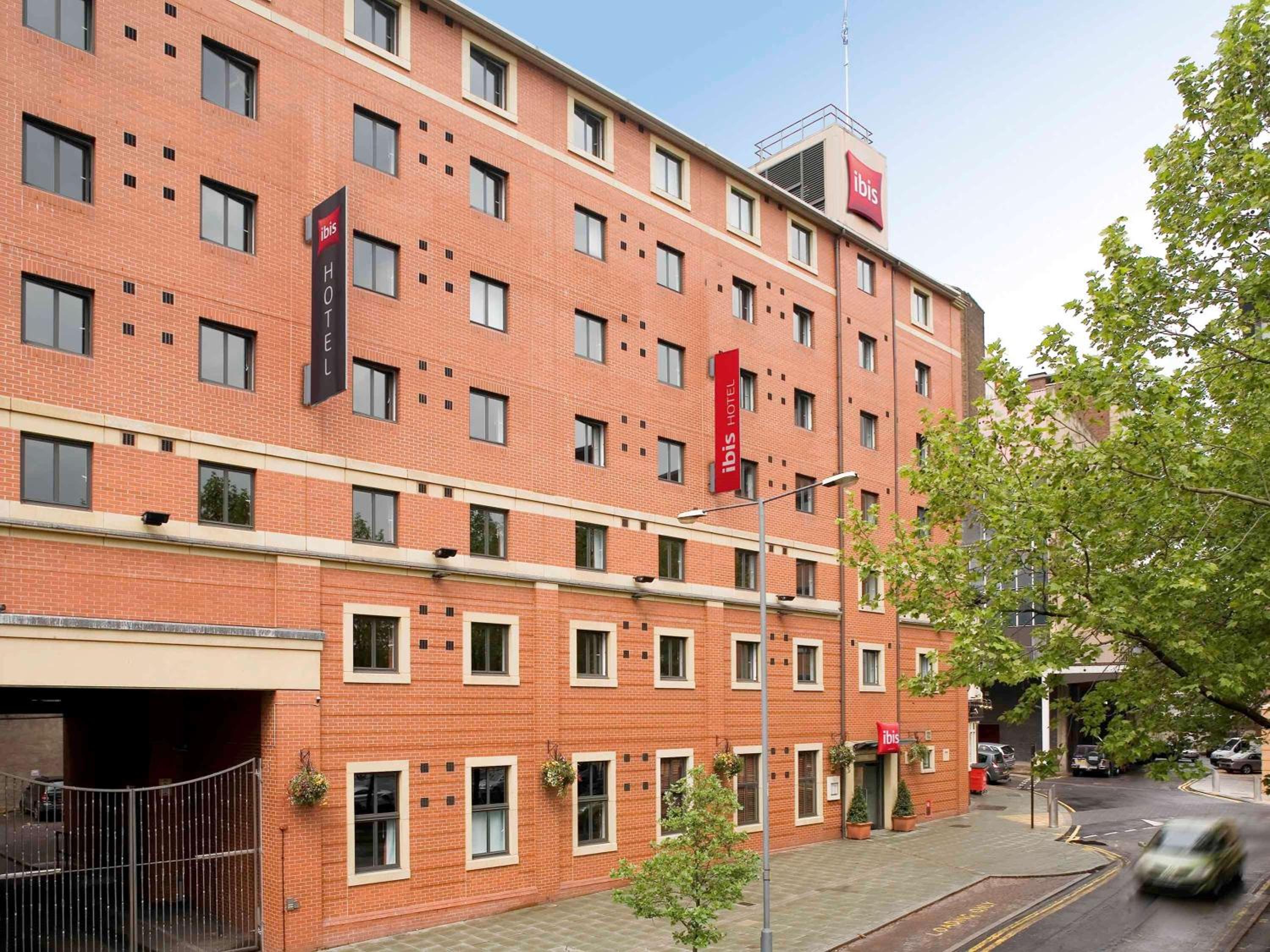 Hotel Ibis Sheffield City - Image 1