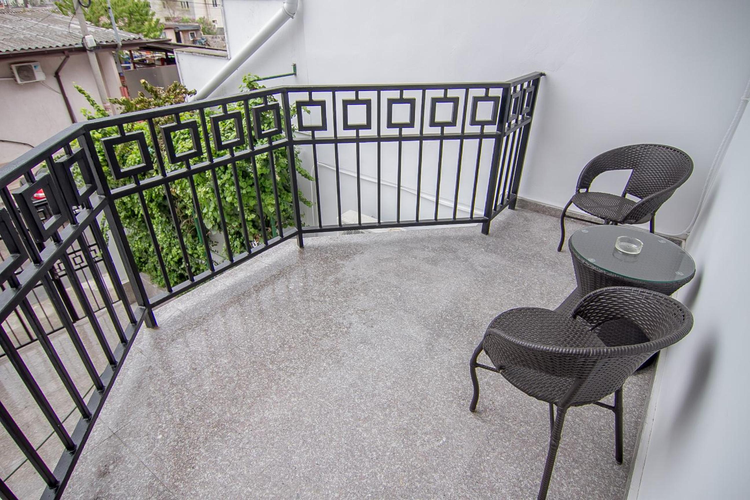 balcony