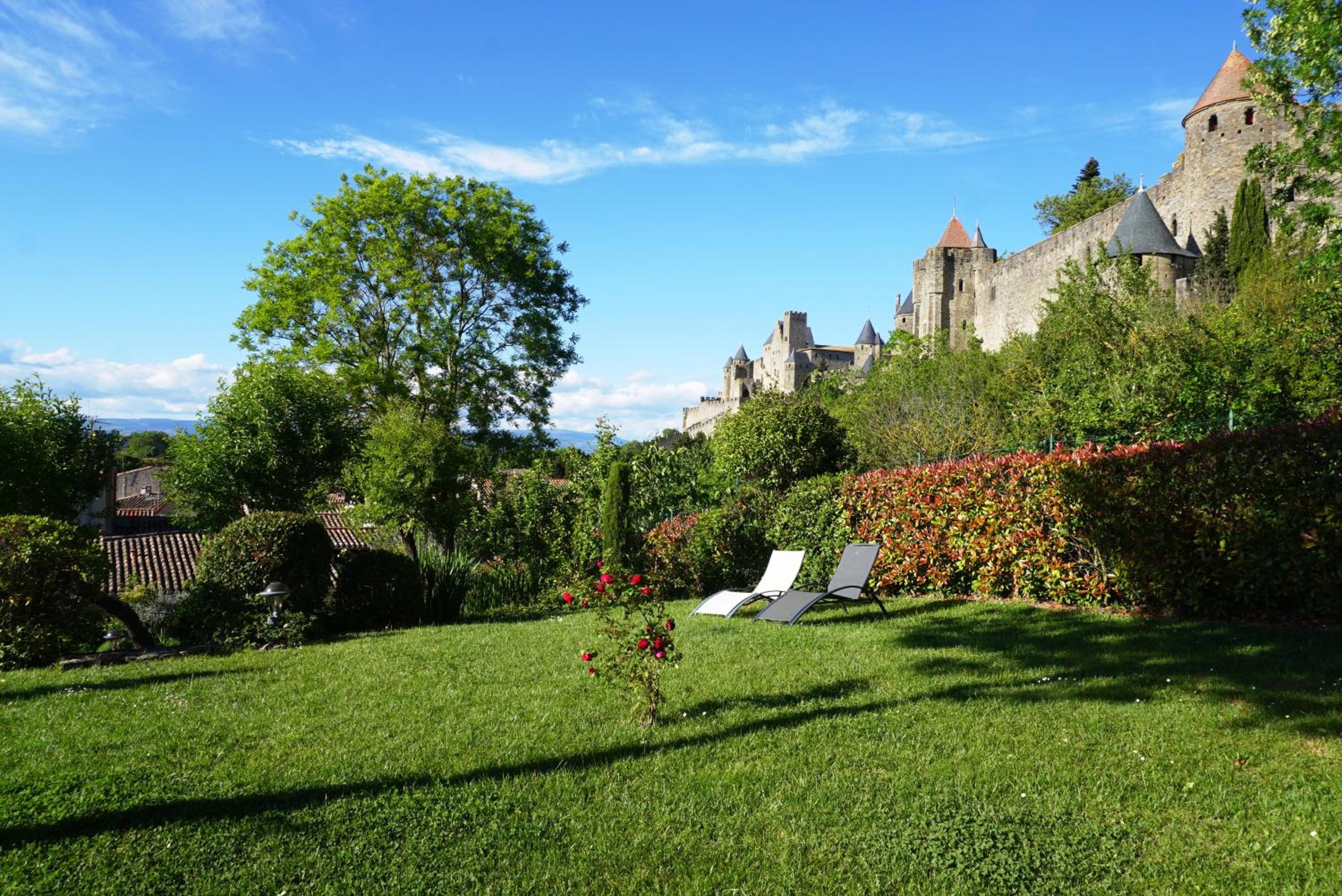 Sous les courtines view 2
