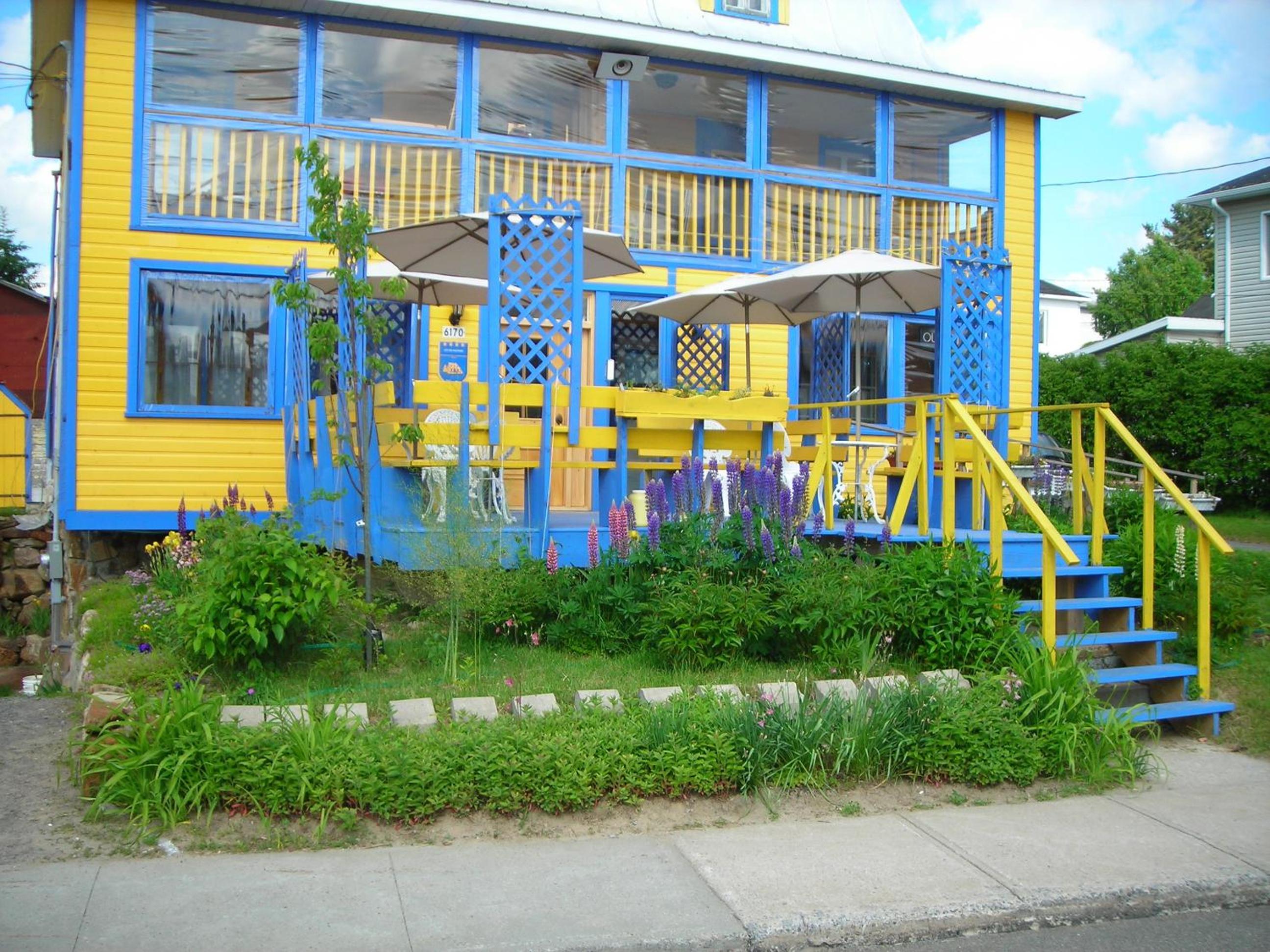 Gîte des Hauteurs et Café de la place