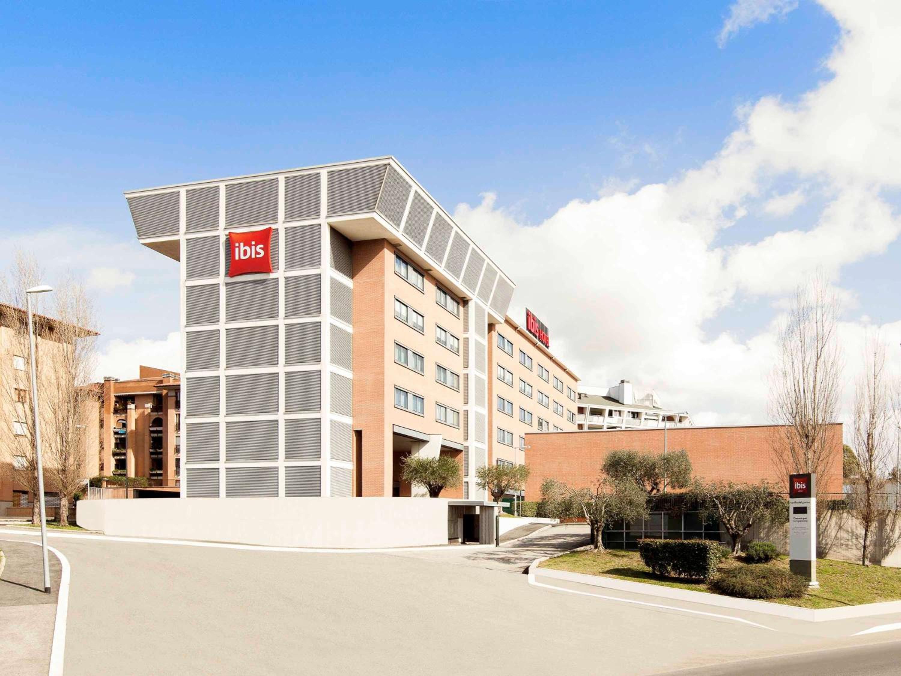 Hotel Ibis Roma Fiera - Image 1