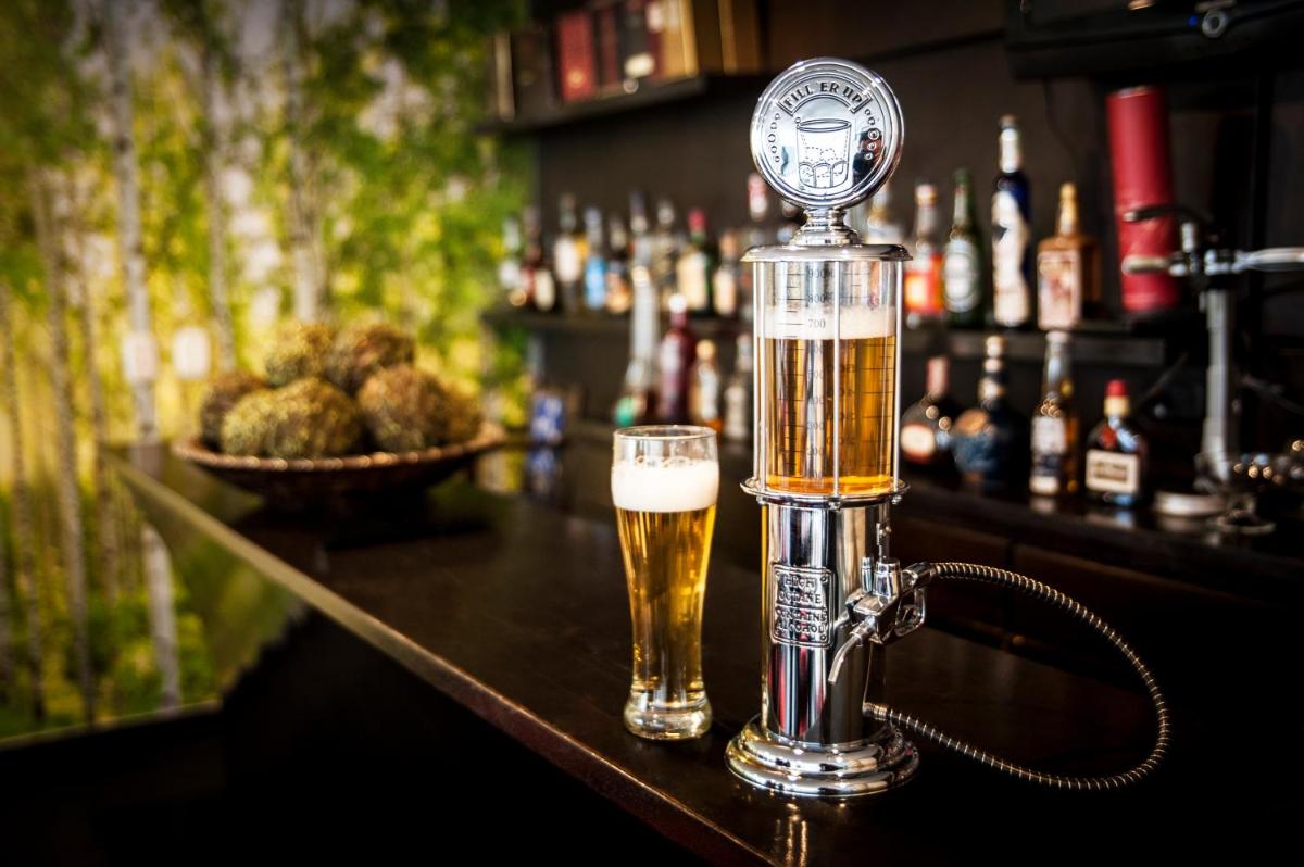 bar