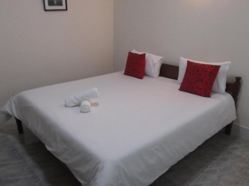 Albatross Guesthouse @ Thungwualaen Beach