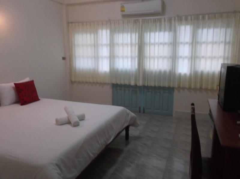 Albatross Guesthouse @ Thungwualaen Beach