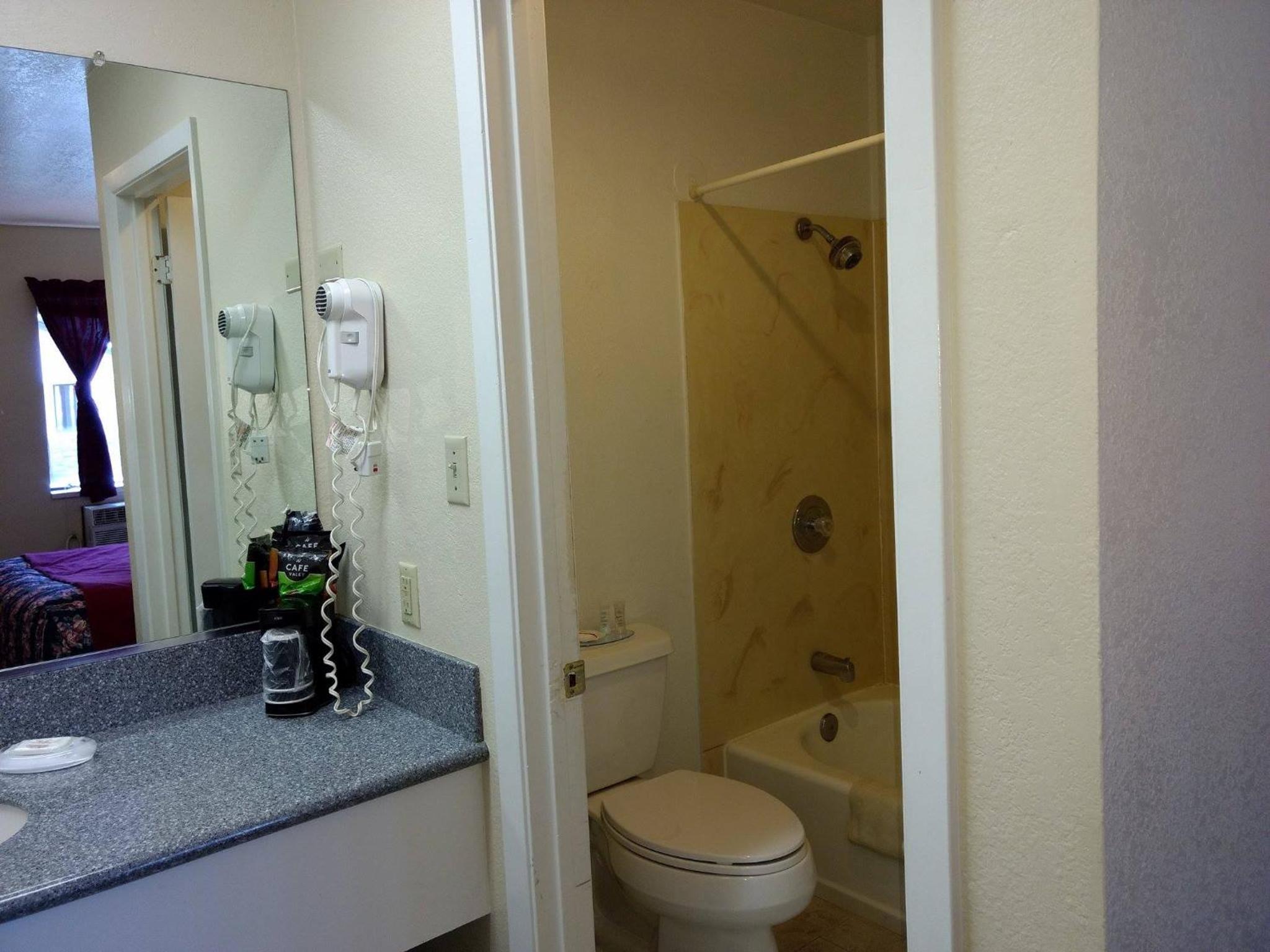 Travelers Motel