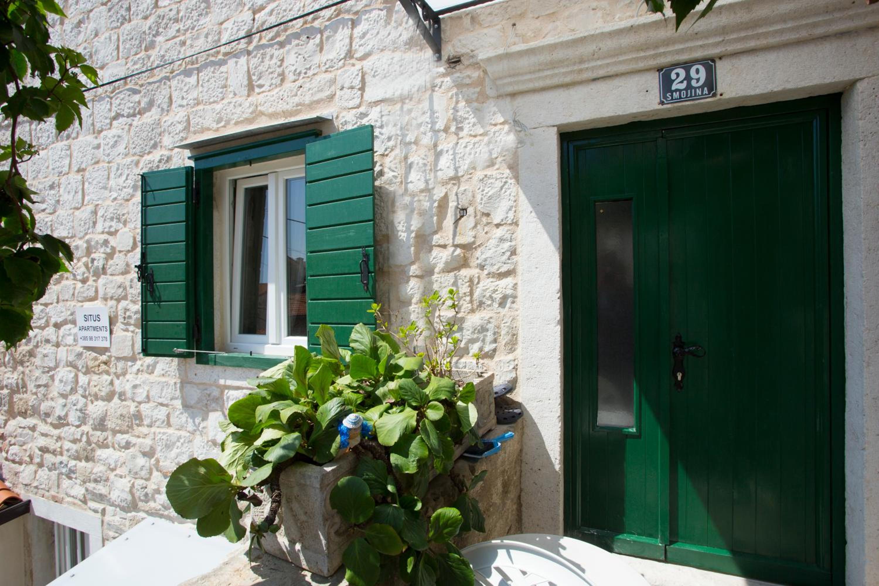 Hotel Situs Residence - Image 1