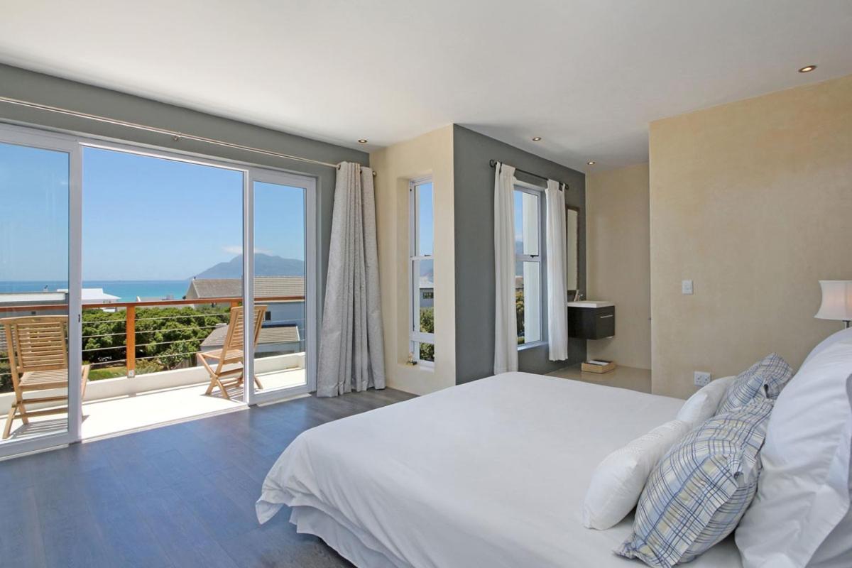 Greenways Drive Apartment view 3
