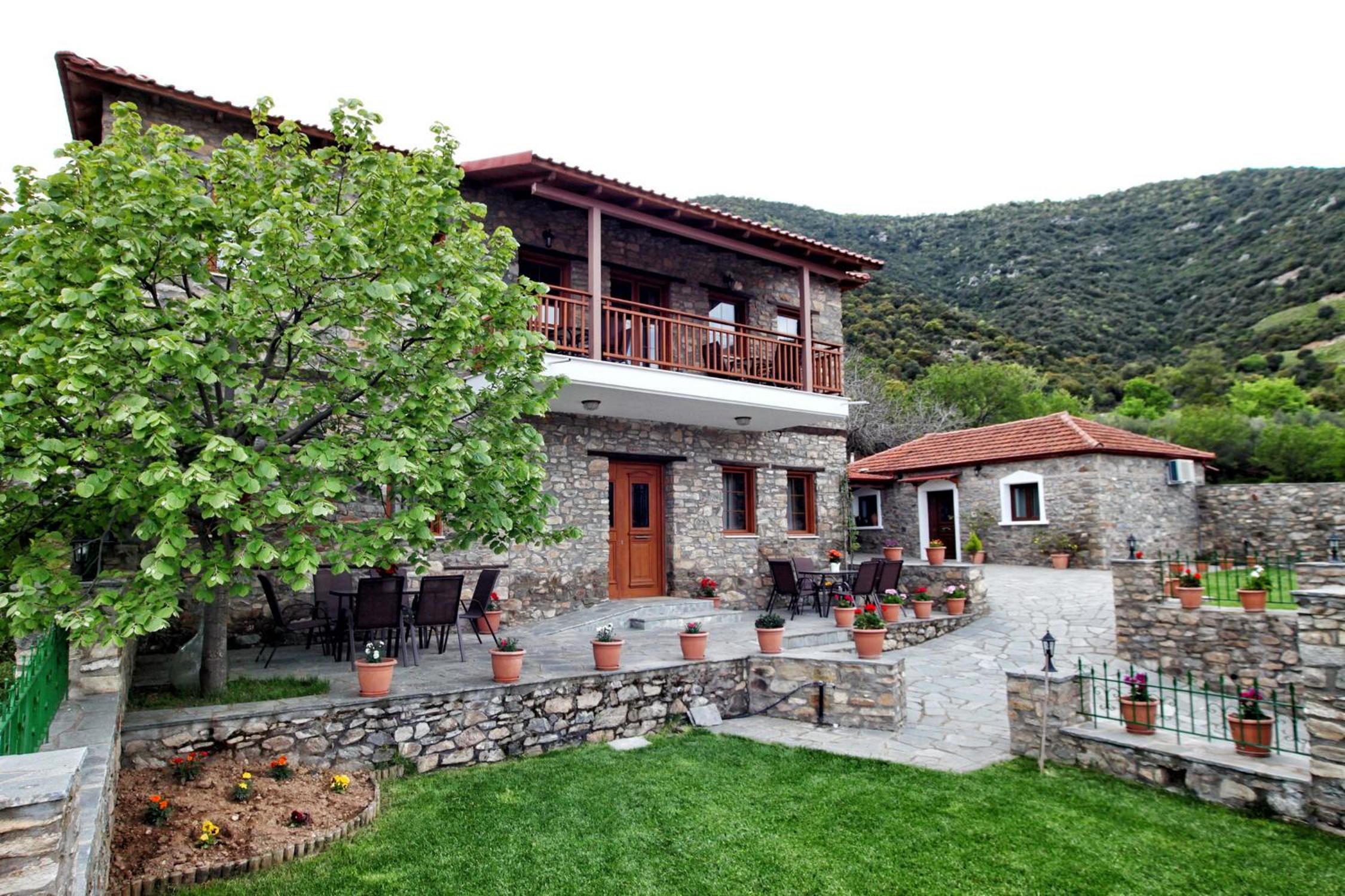 Traditional Apartments Tsikrikonis view 3