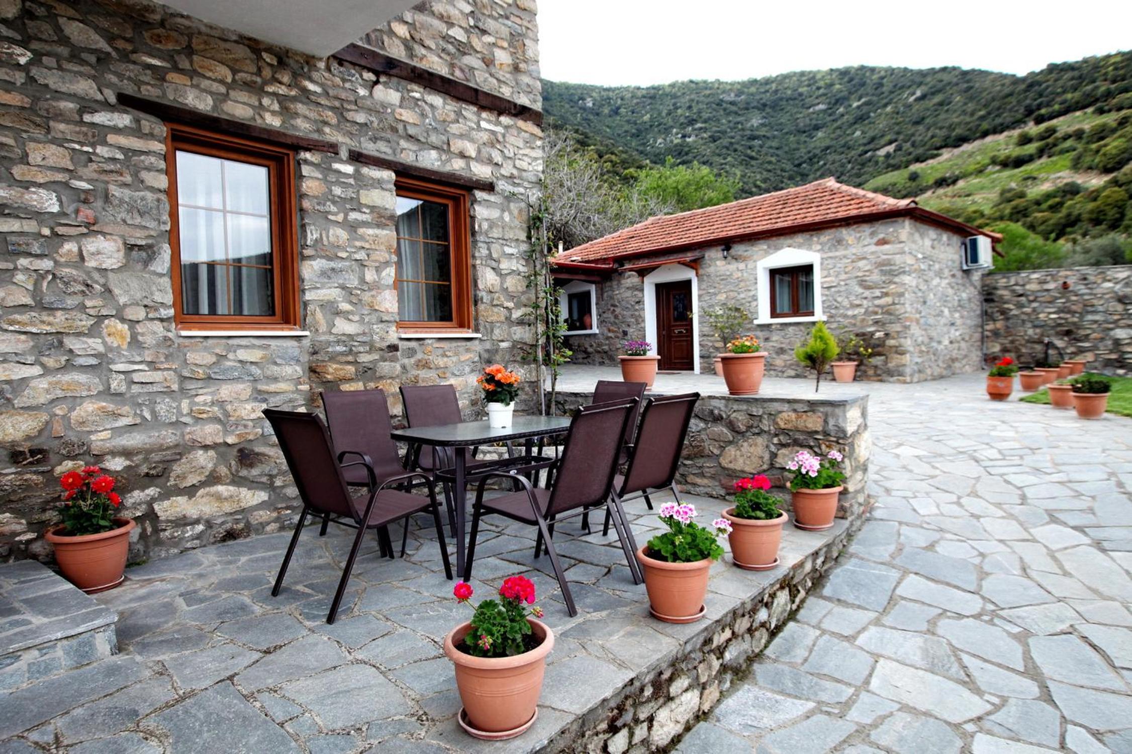 Traditional Apartments Tsikrikonis view 4