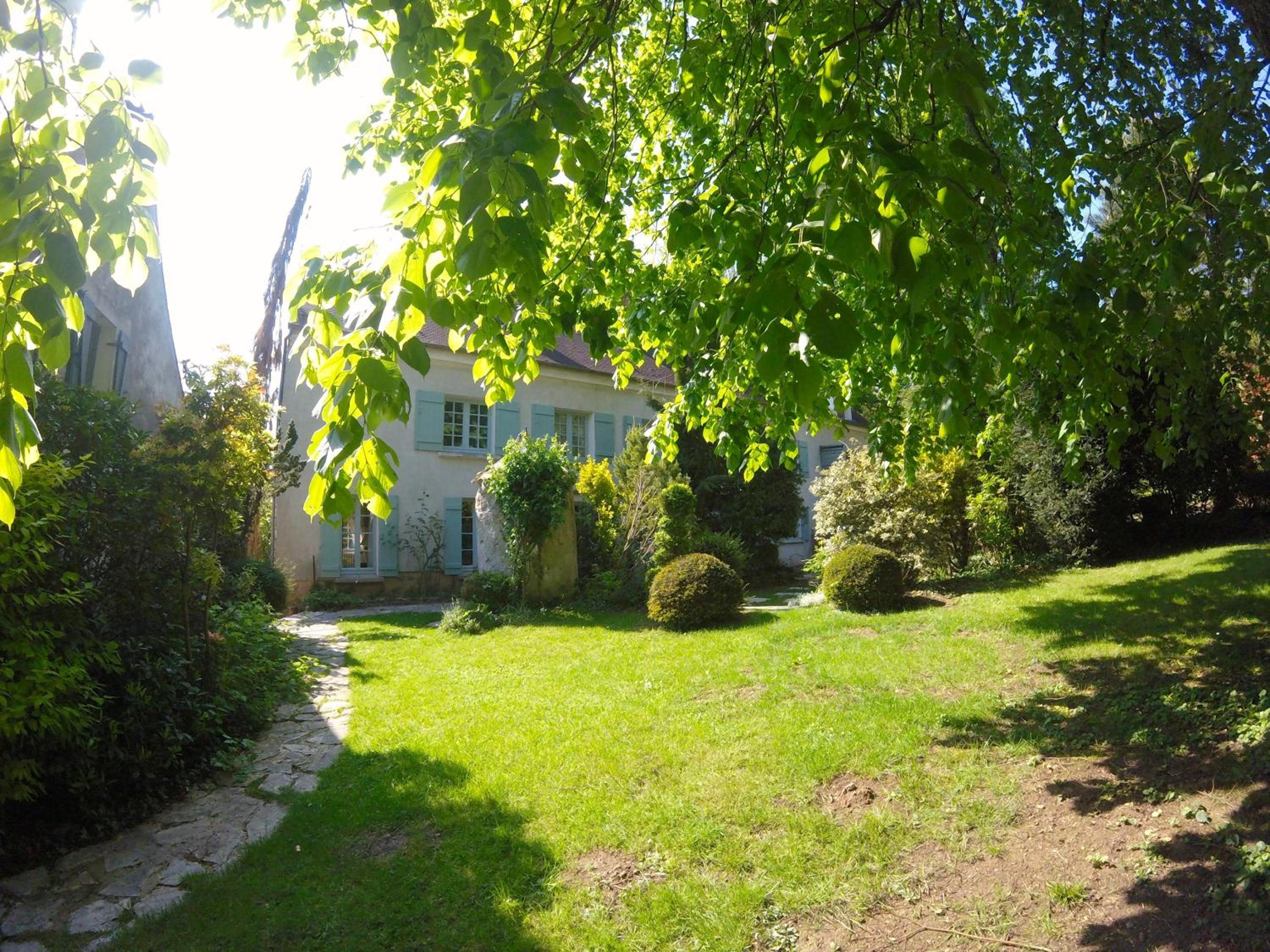 Clos de la Rose view 2