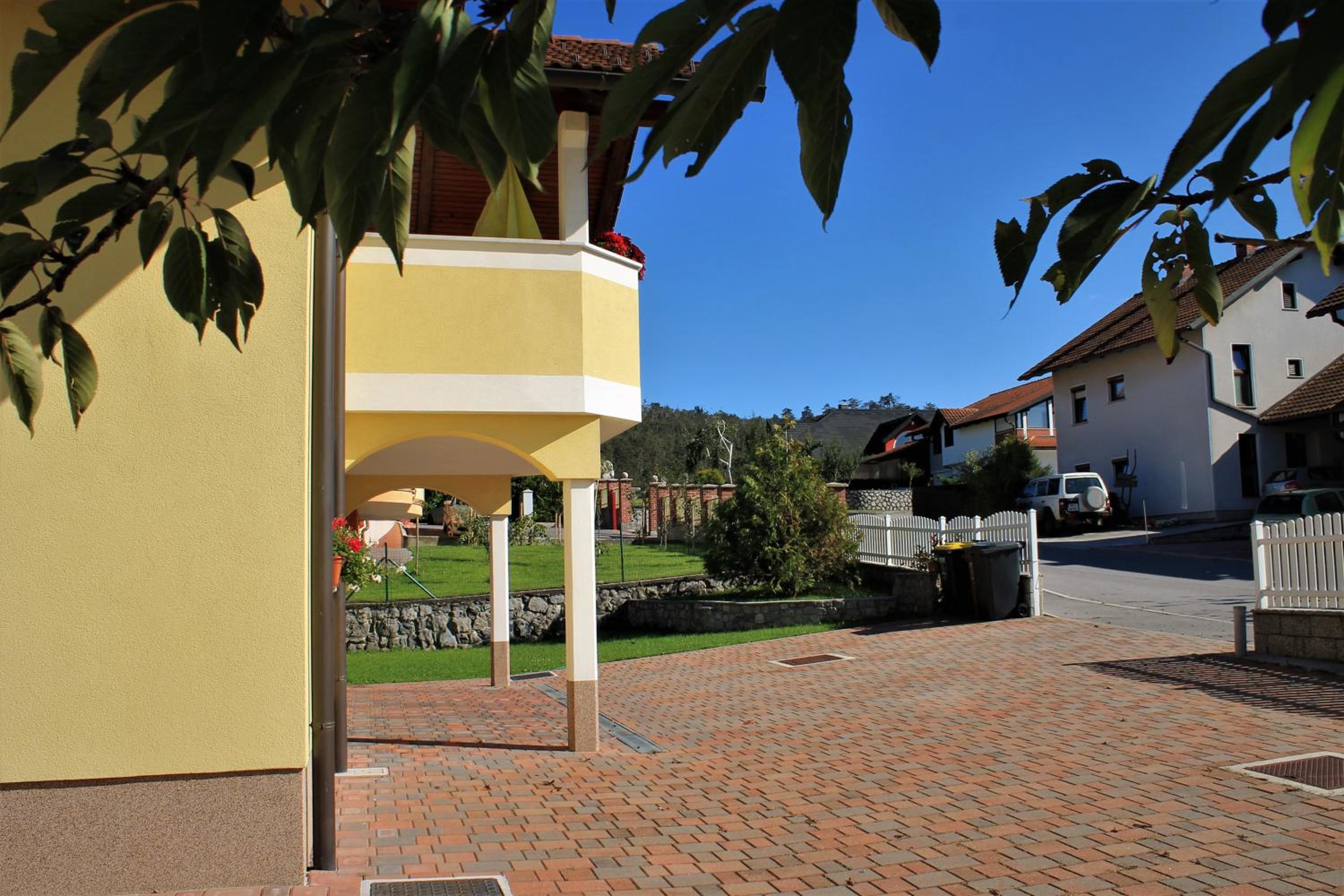 Yellow Dreamhouse view 3