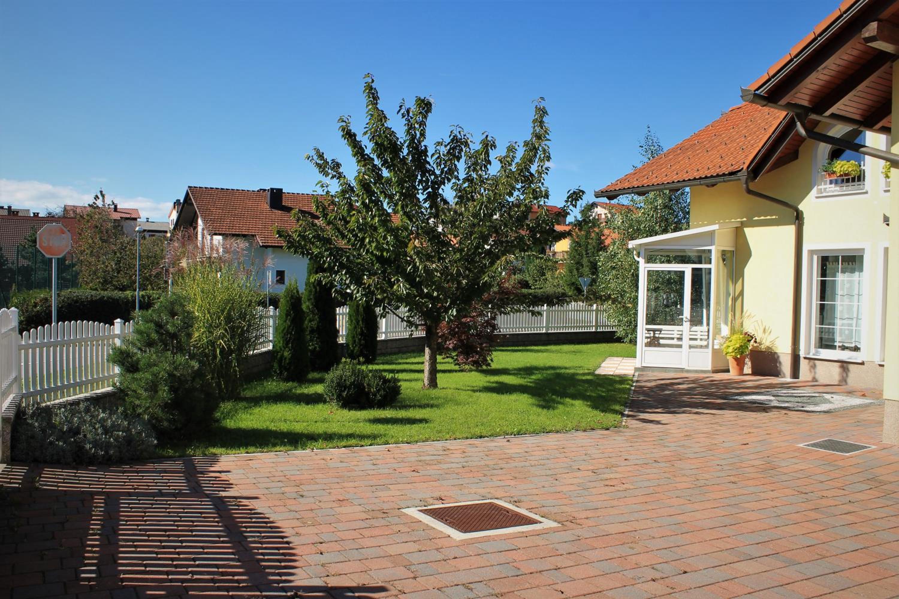 Yellow Dreamhouse view 5