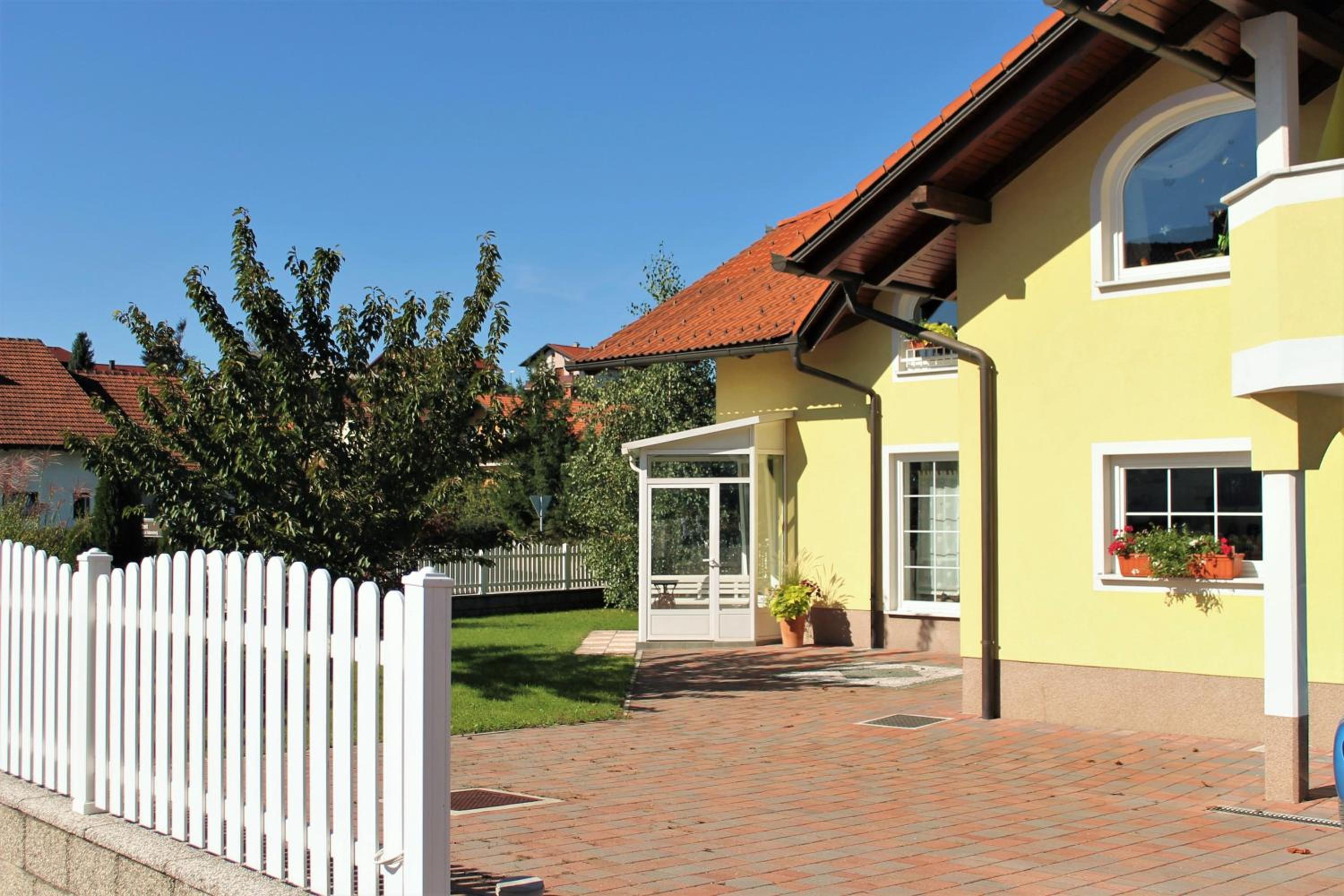Yellow Dreamhouse view 2