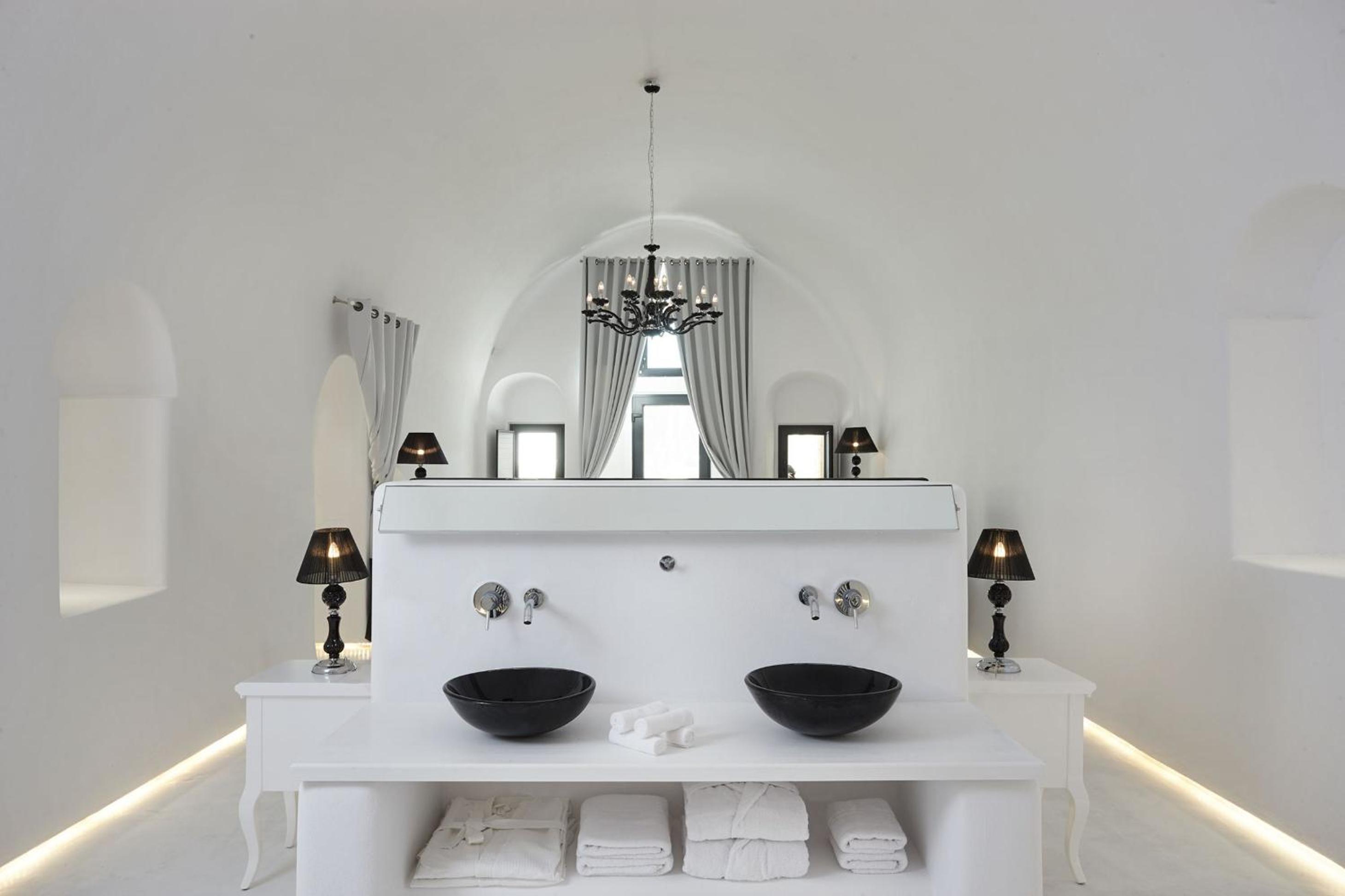 Opera Mansion Santorini
