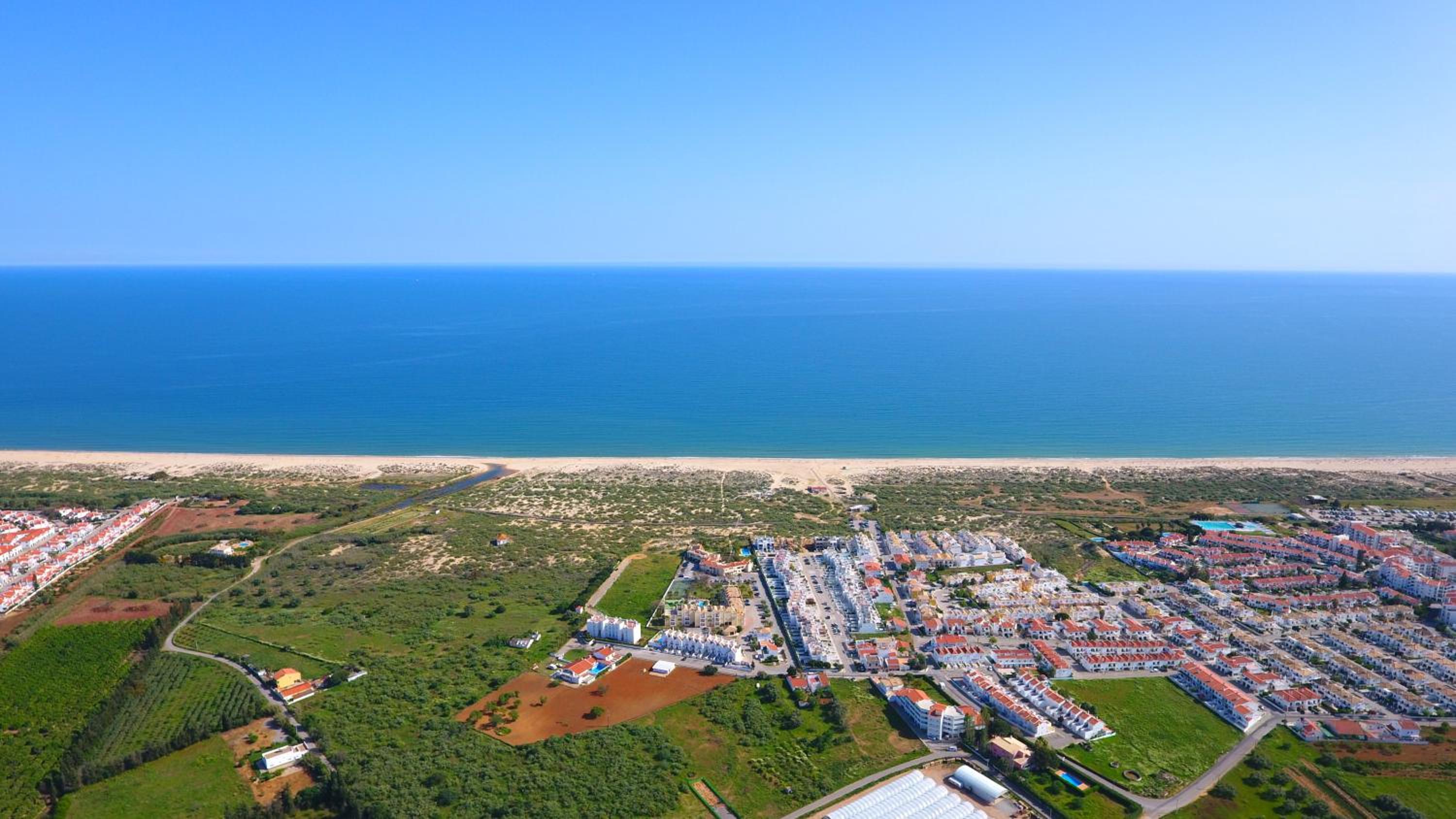 Praia da Lota Beachfront Resort - Hotel & Apartments view 4