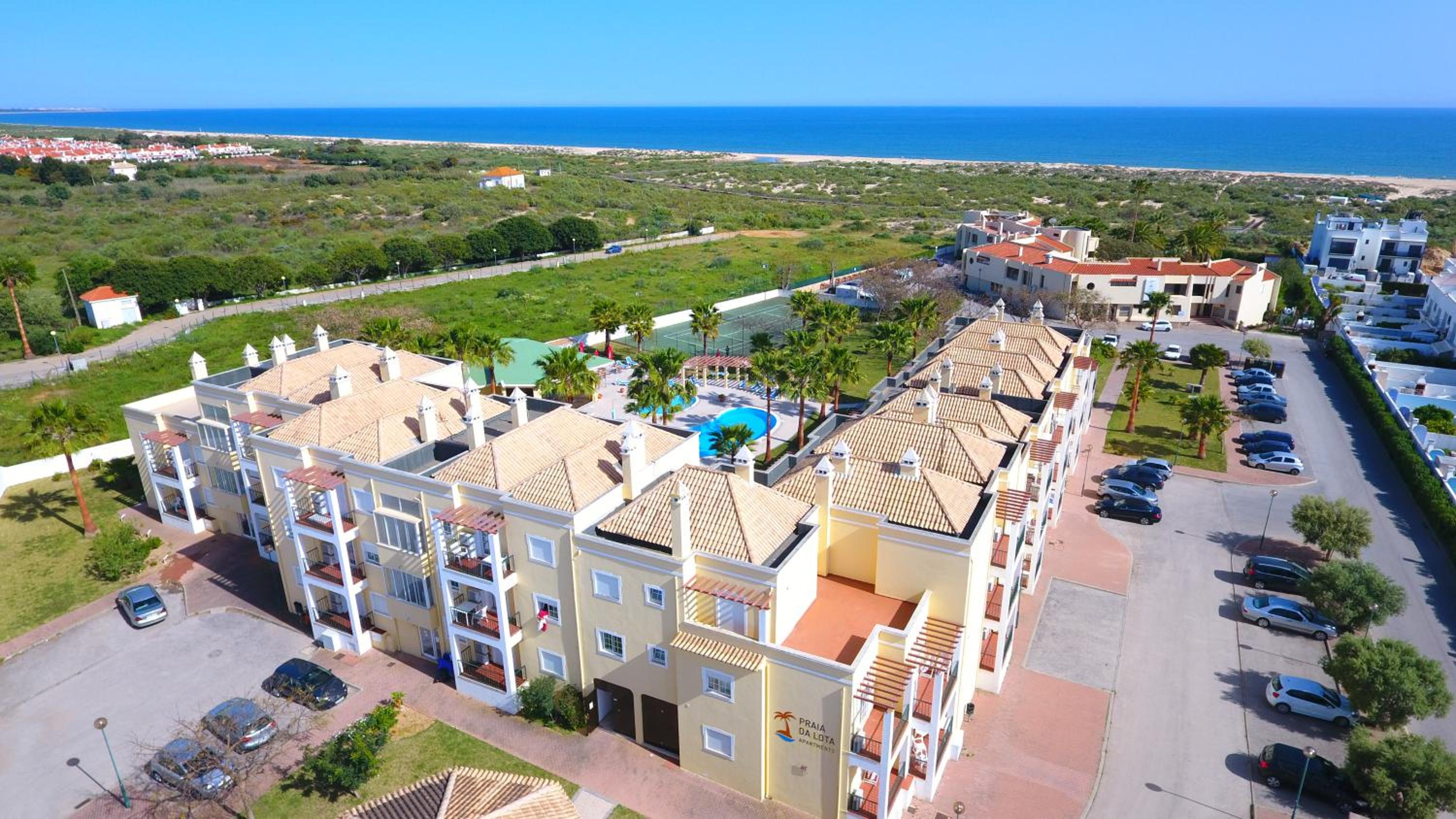 Praia da Lota Beachfront Resort - Hotel & Apartments view 3
