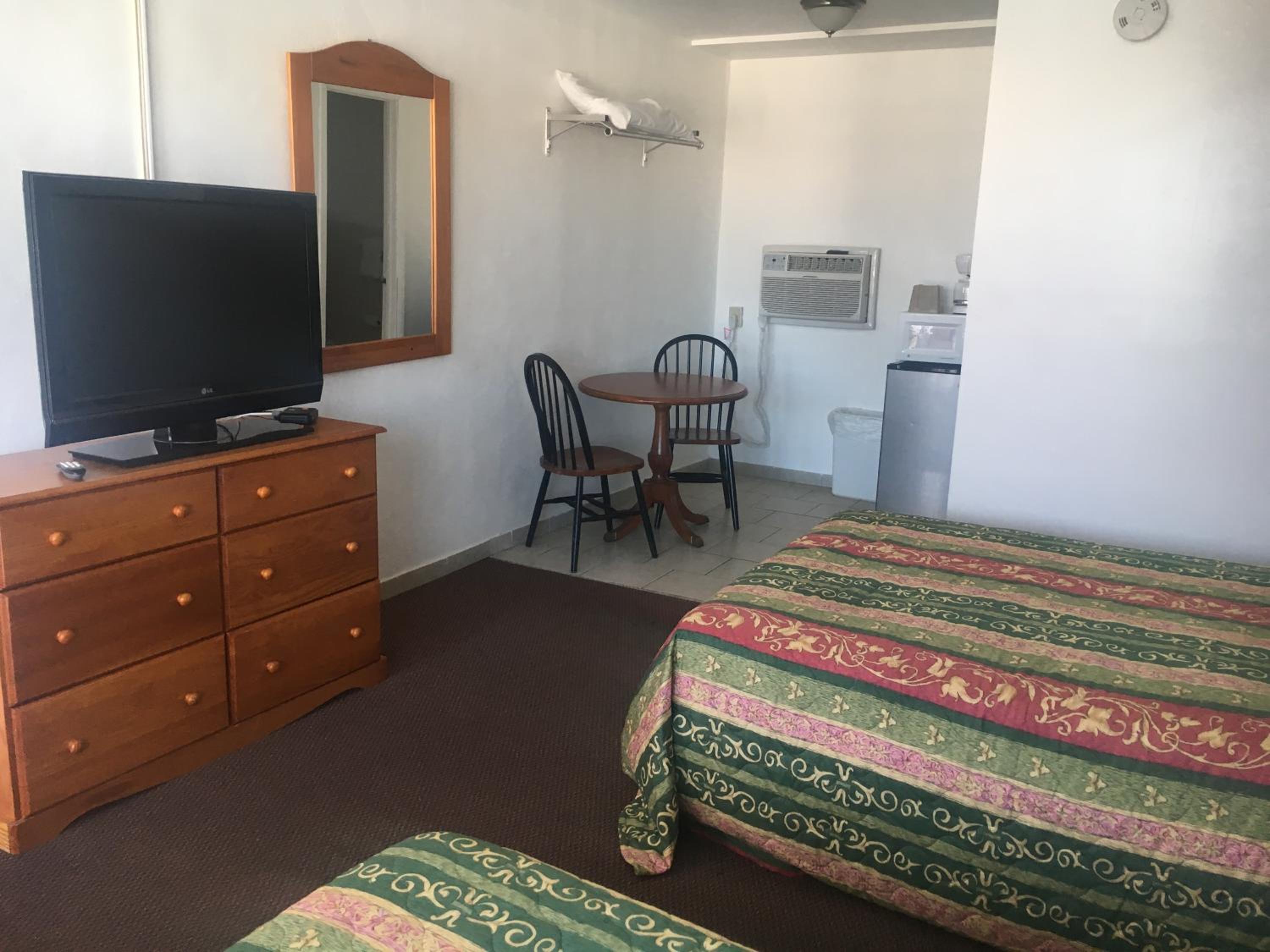 Skylark Resort Motel