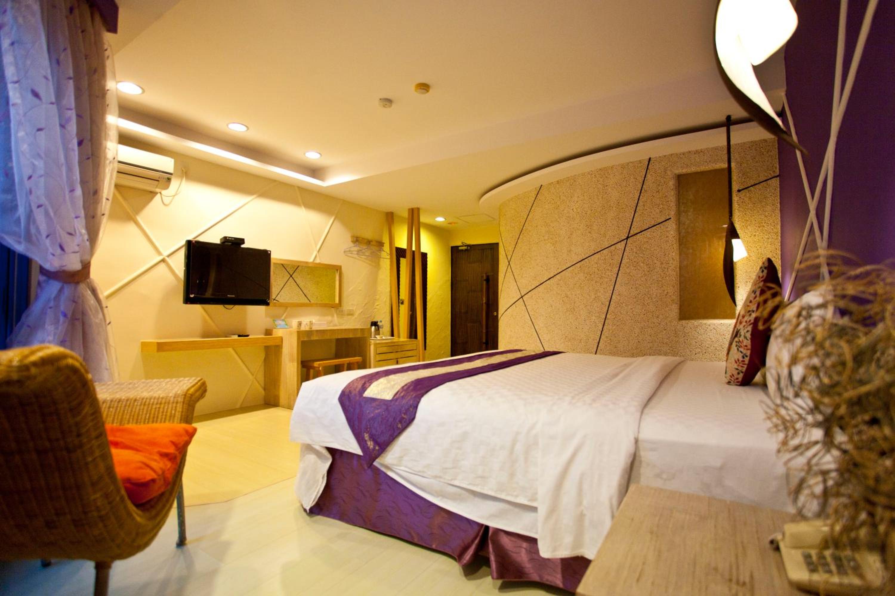 Photo 8