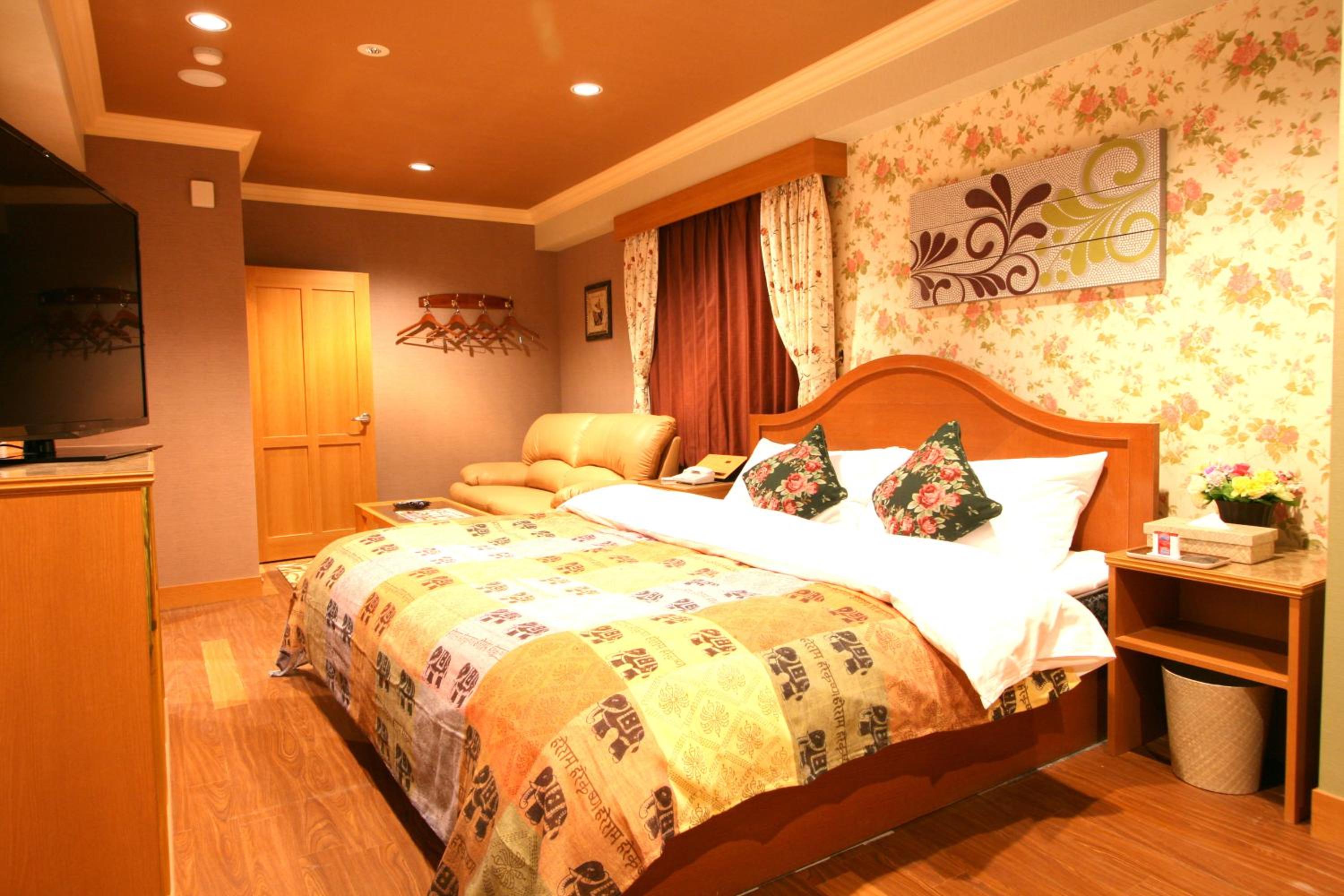 Photo 10