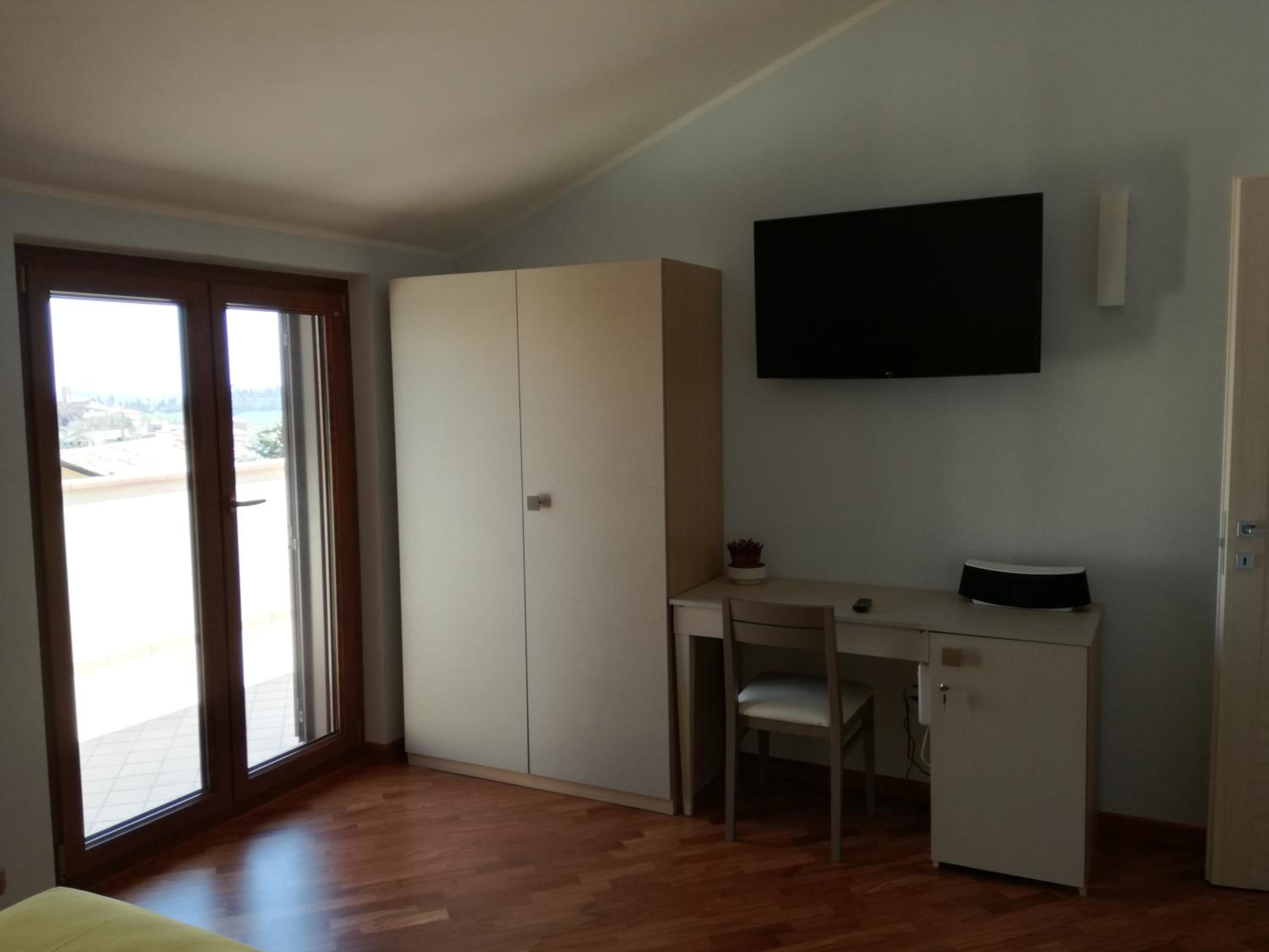 Photo 19