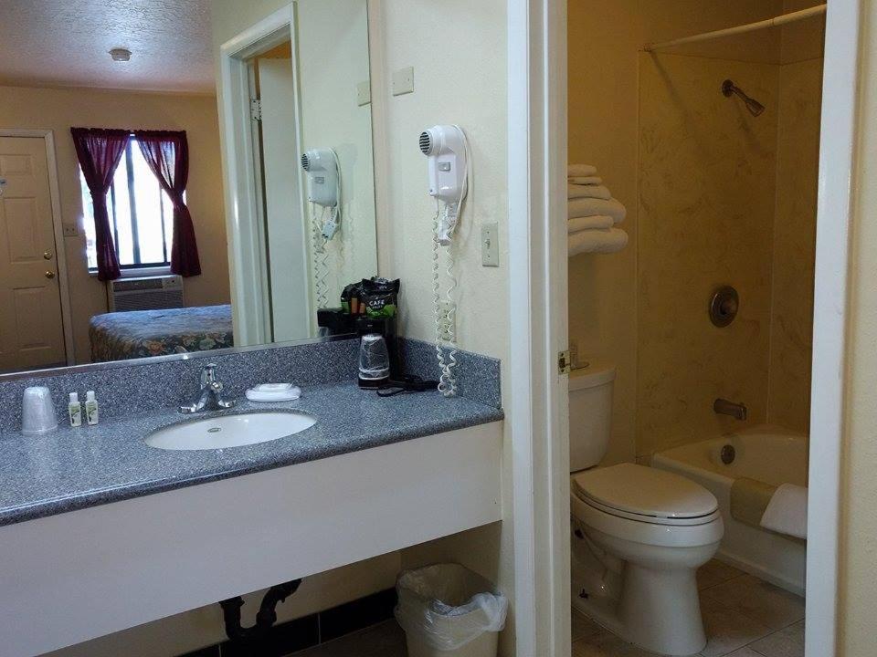 Travelers Motel
