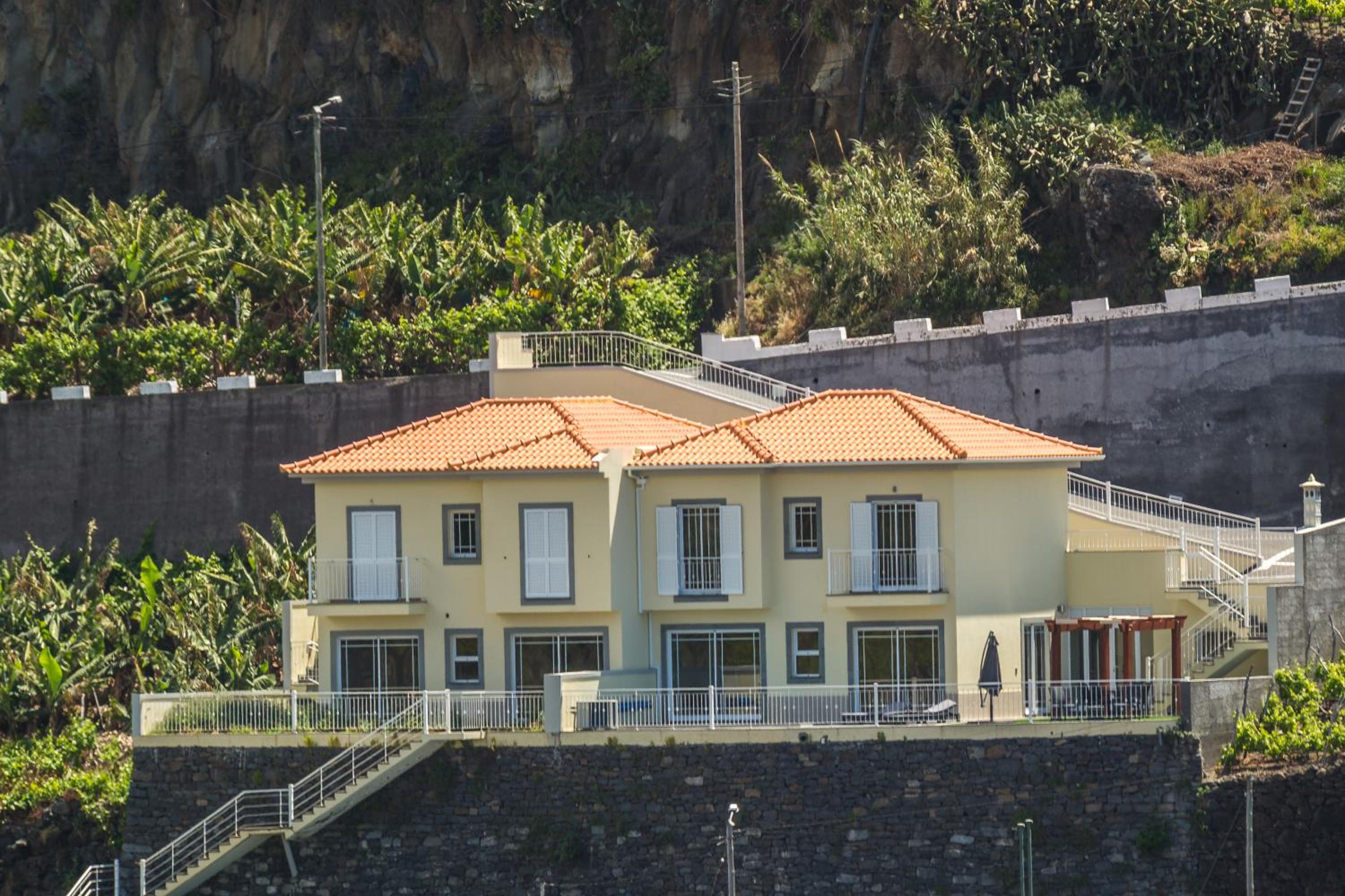 Casa Agrela by Rent2U, Lda Swimming Pool & Jacuzzi